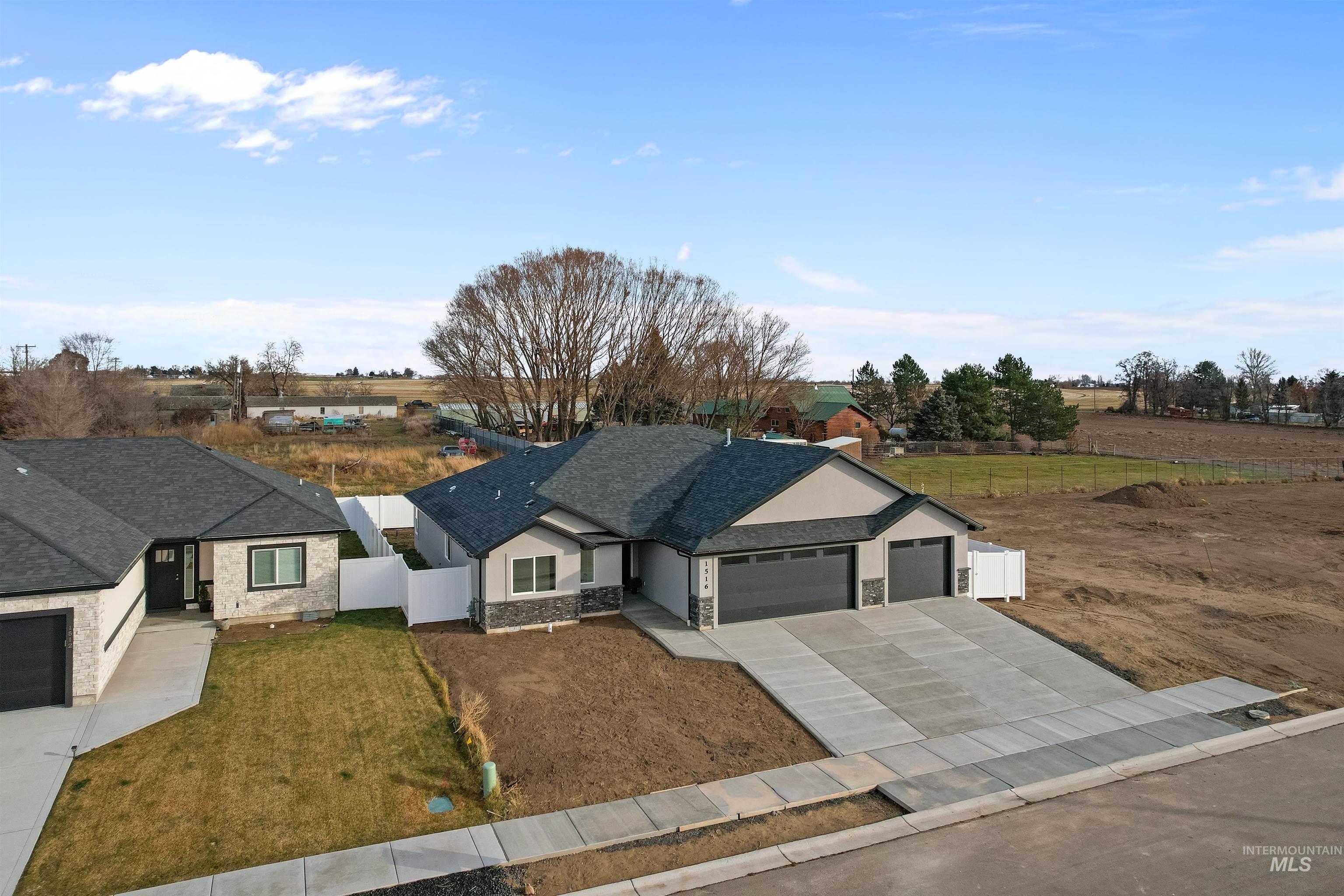 1516 Bird Farm Dr, Jerome, Idaho 83301, 3 Bedrooms, 2 Bathrooms, Residential For Sale, Price $439,900,MLS 98967767