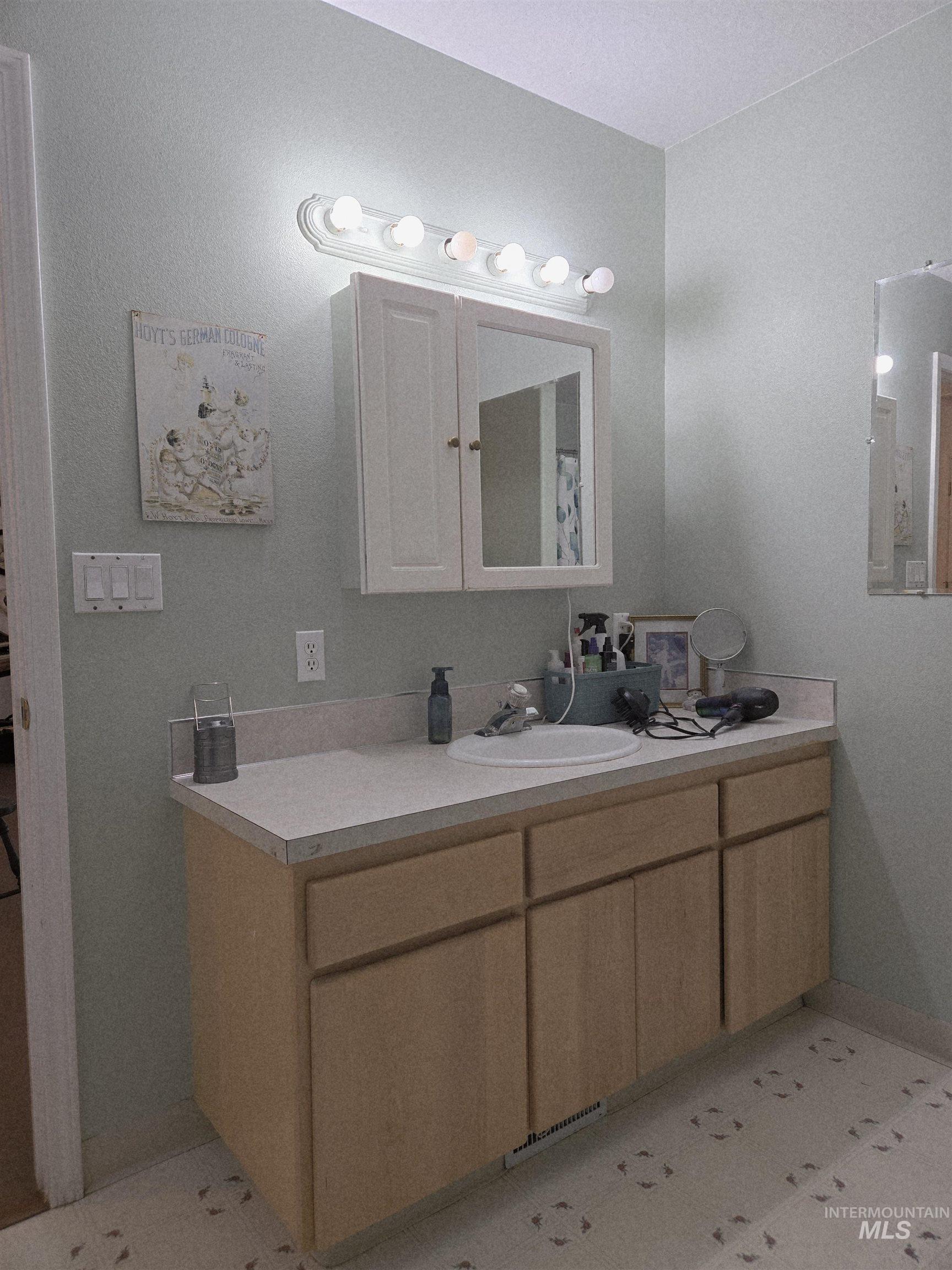 1680 Pennington Dr., Ontario, Oregon 97914, 4 Bedrooms, 2 Bathrooms, Residential For Sale, Price $349,000,MLS 98967775