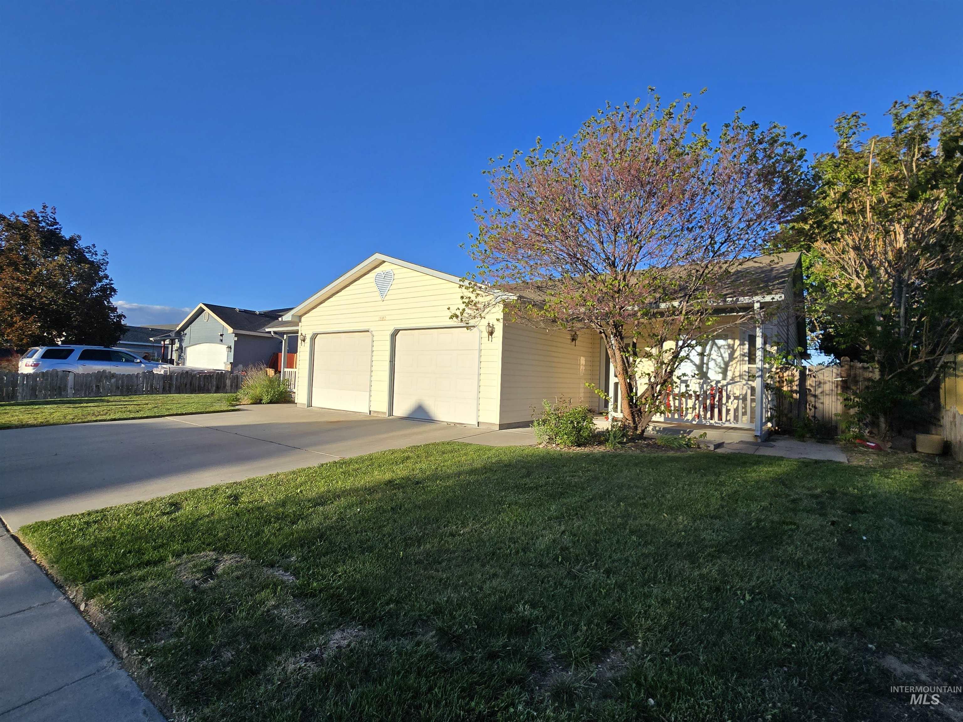 1680 Pennington Dr., Ontario, Oregon 97914, 4 Bedrooms, 2 Bathrooms, Residential For Sale, Price $349,000,MLS 98967775