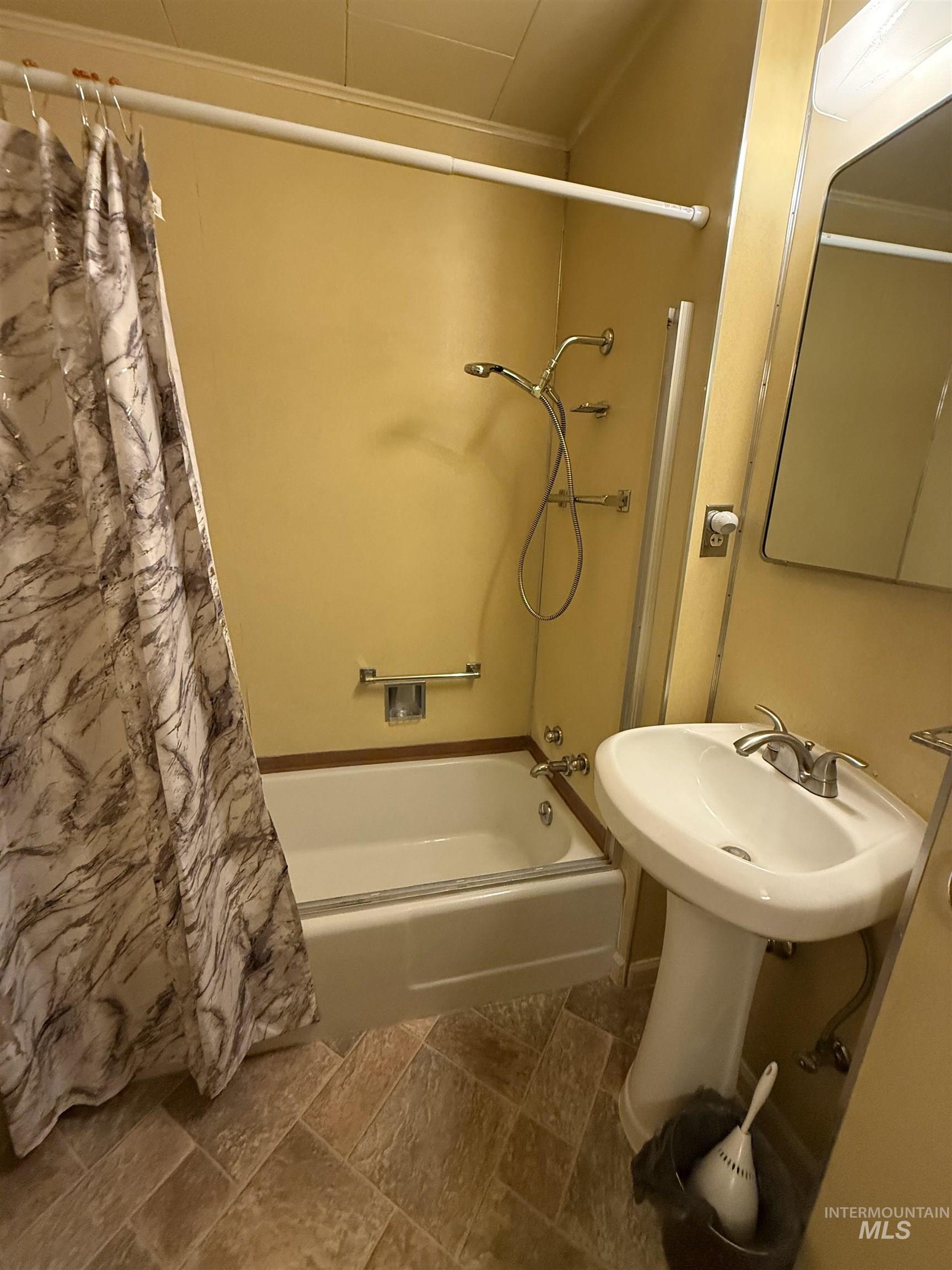 65 E Arthur, Glenns Ferry, Idaho 83623, 4 Bedrooms, 2 Bathrooms, Residential For Sale, Price $295,900,MLS 98967782