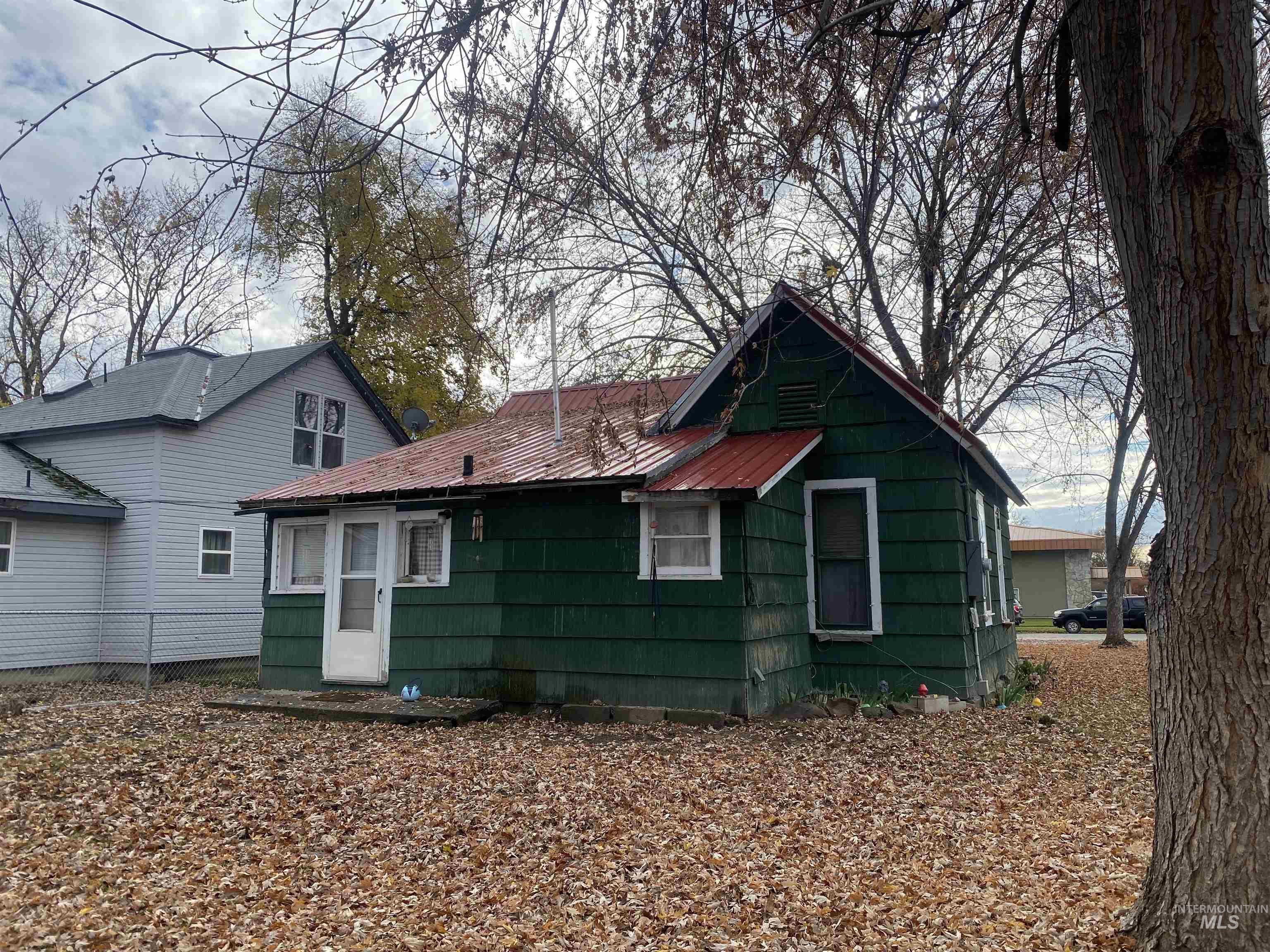502 E Court, Weiser, Idaho 83672, 2 Bedrooms, 1 Bathroom, Residential For Sale, Price $180,000,MLS 98967785