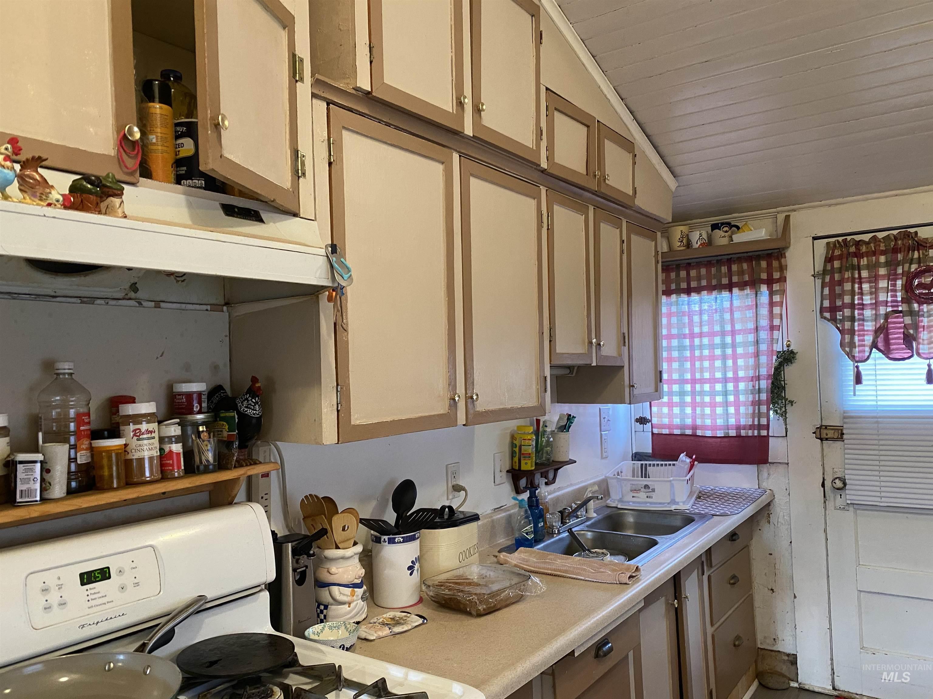 502 E Court, Weiser, Idaho 83672, 2 Bedrooms, 1 Bathroom, Residential For Sale, Price $180,000,MLS 98967785