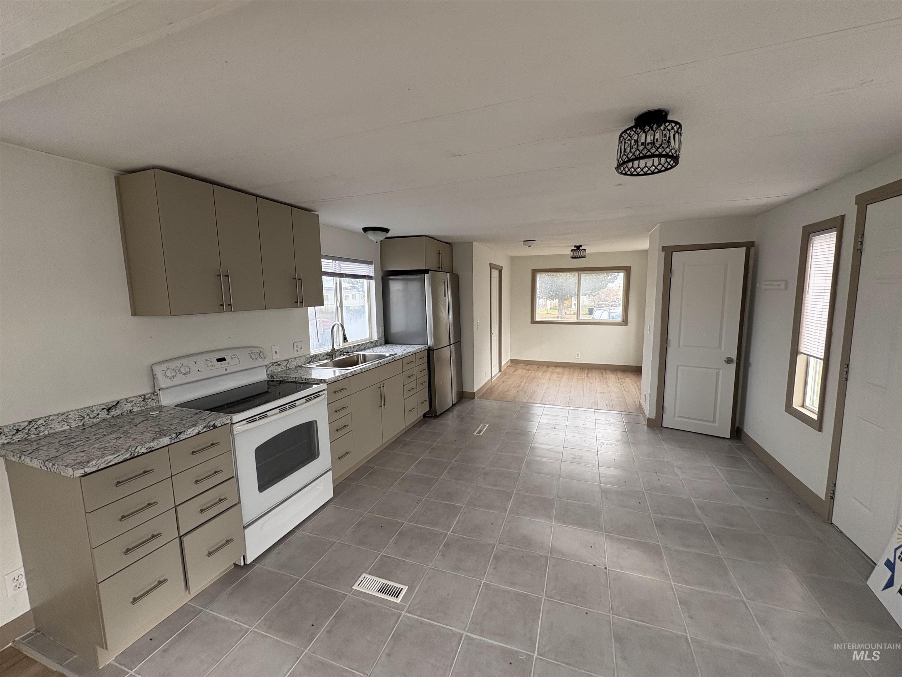 377 S 200 W, Rupert, Idaho 83350, 3 Bedrooms, 1 Bathroom, Residential For Sale, Price $79,000,MLS 98967804