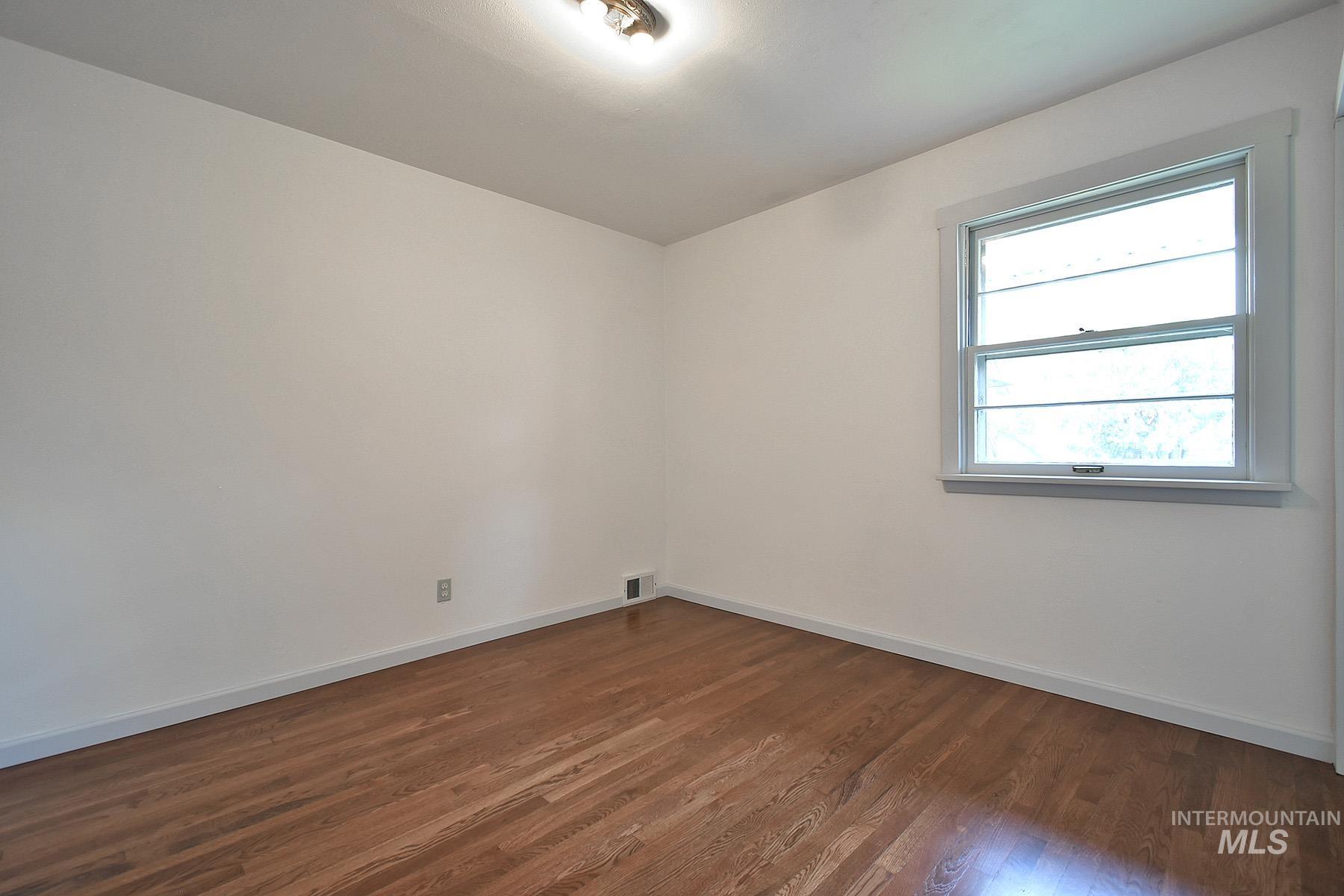 115 N Lincoln, Moscow, Idaho 83843, 3 Bedrooms, 1 Bathroom, Residential For Sale, Price $499,000,MLS 98967842