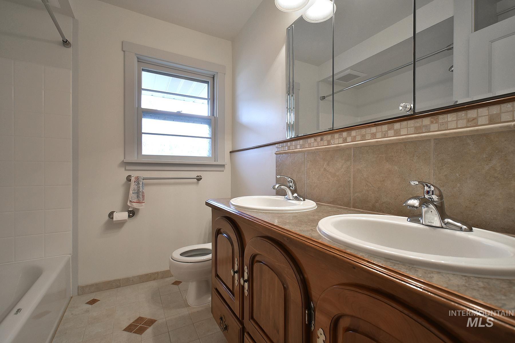 115 N Lincoln, Moscow, Idaho 83843, 3 Bedrooms, 1 Bathroom, Residential For Sale, Price $499,000,MLS 98967842