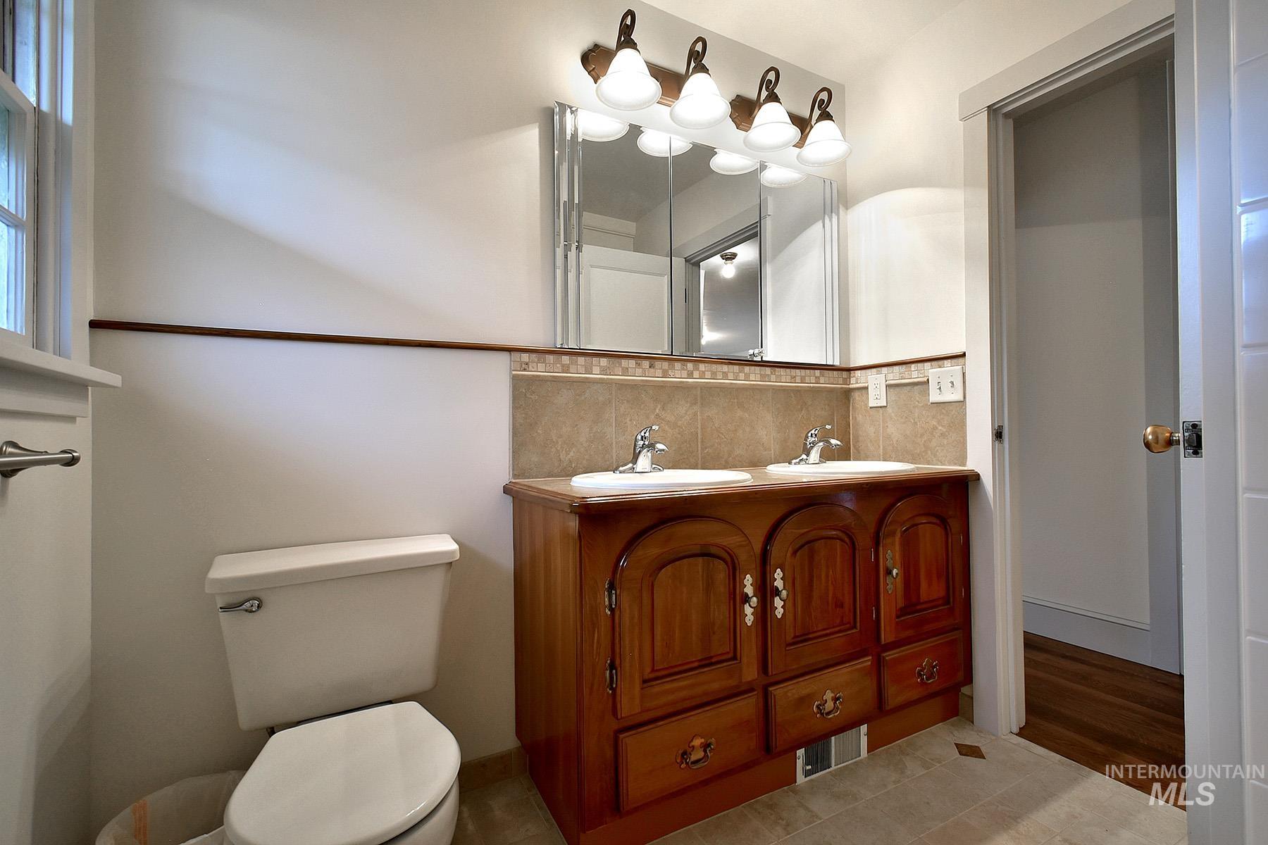 115 N Lincoln, Moscow, Idaho 83843, 3 Bedrooms, 1 Bathroom, Residential For Sale, Price $499,000,MLS 98967842