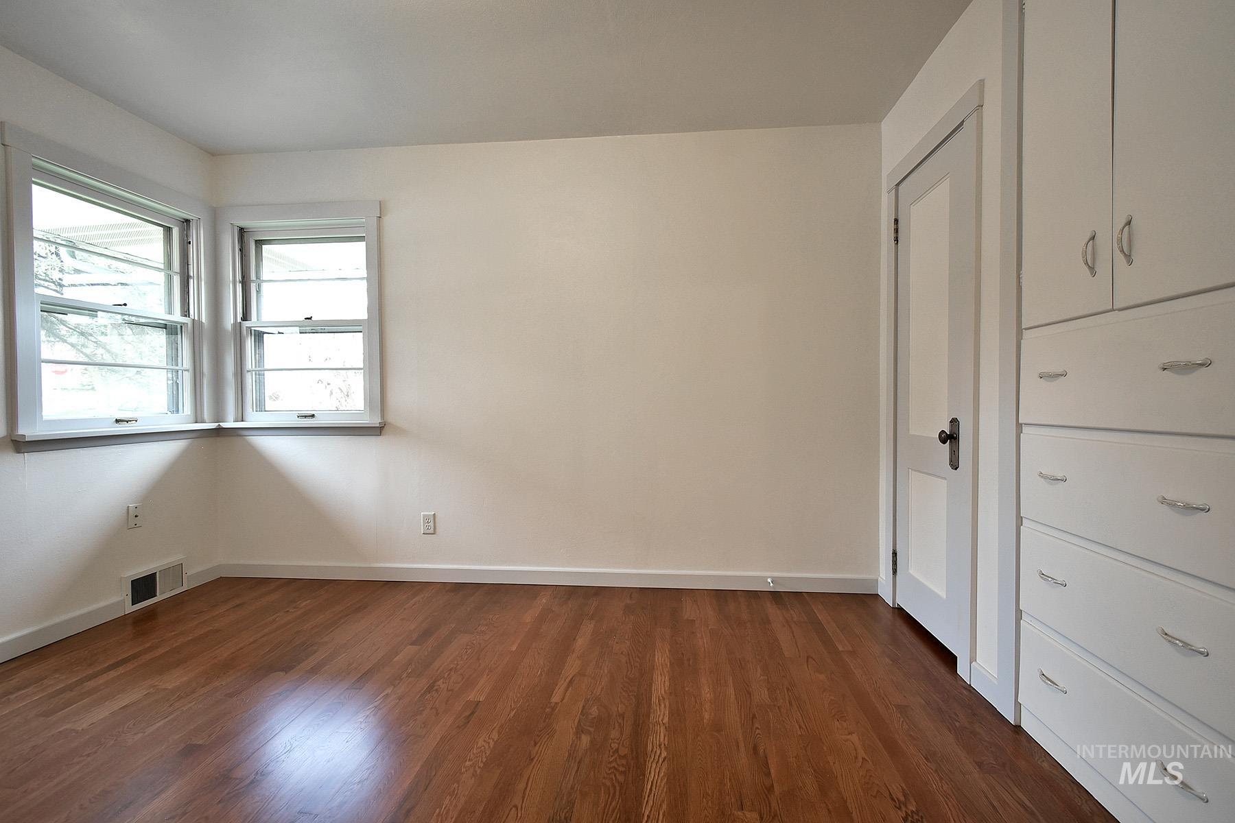 115 N Lincoln, Moscow, Idaho 83843, 3 Bedrooms, 1 Bathroom, Residential For Sale, Price $499,000,MLS 98967842