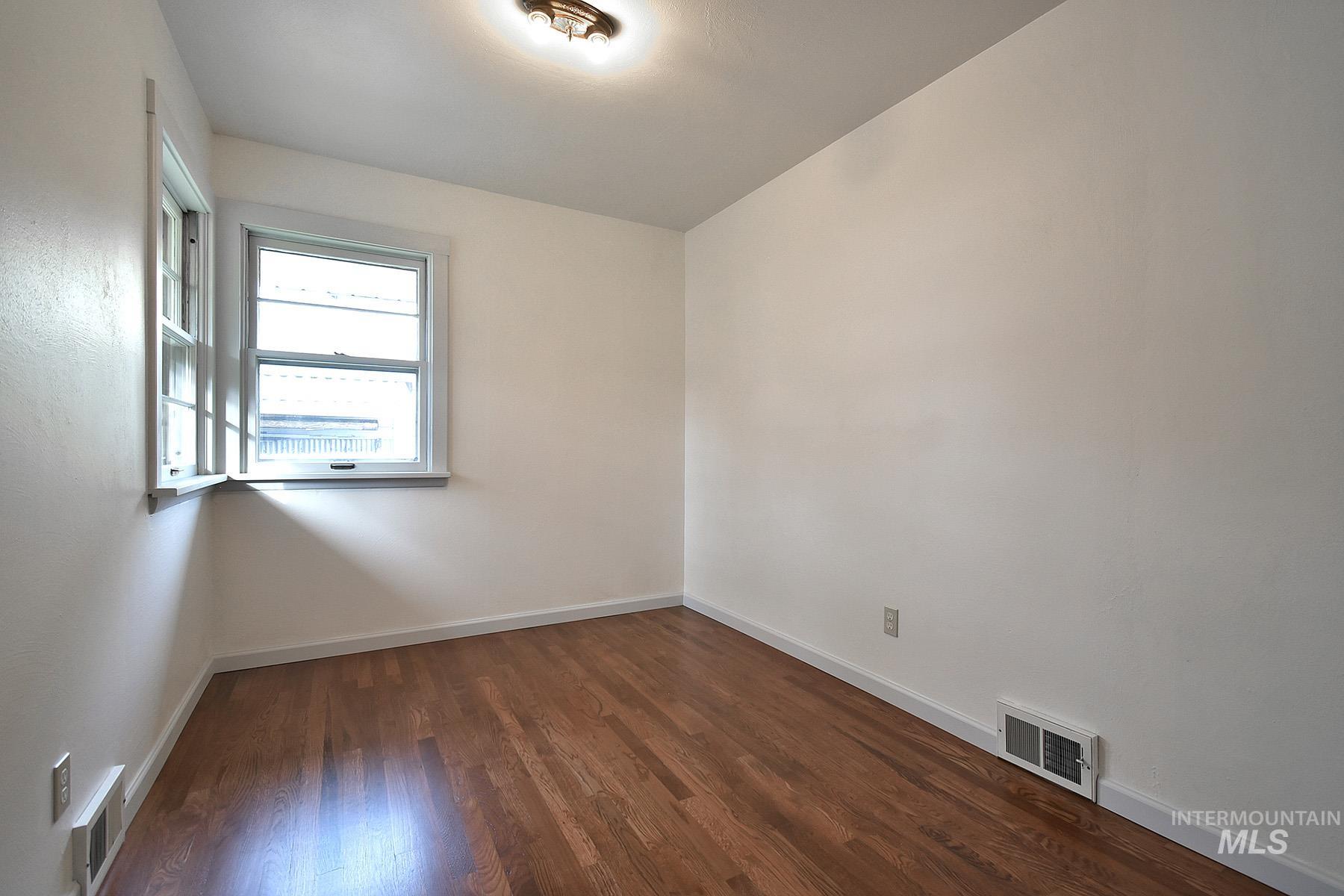 115 N Lincoln, Moscow, Idaho 83843, 3 Bedrooms, 1 Bathroom, Residential For Sale, Price $499,000,MLS 98967842