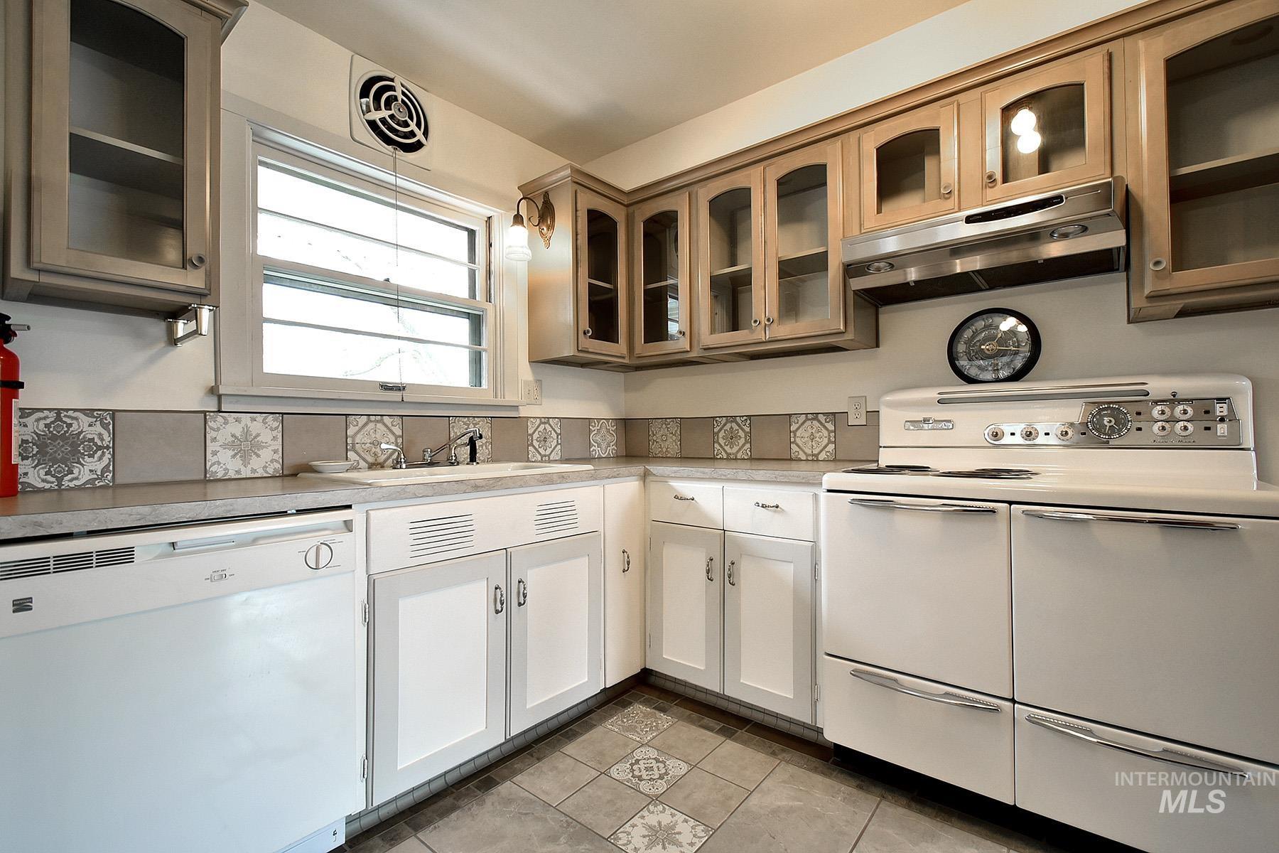 115 N Lincoln, Moscow, Idaho 83843, 3 Bedrooms, 1 Bathroom, Residential For Sale, Price $499,000,MLS 98967842