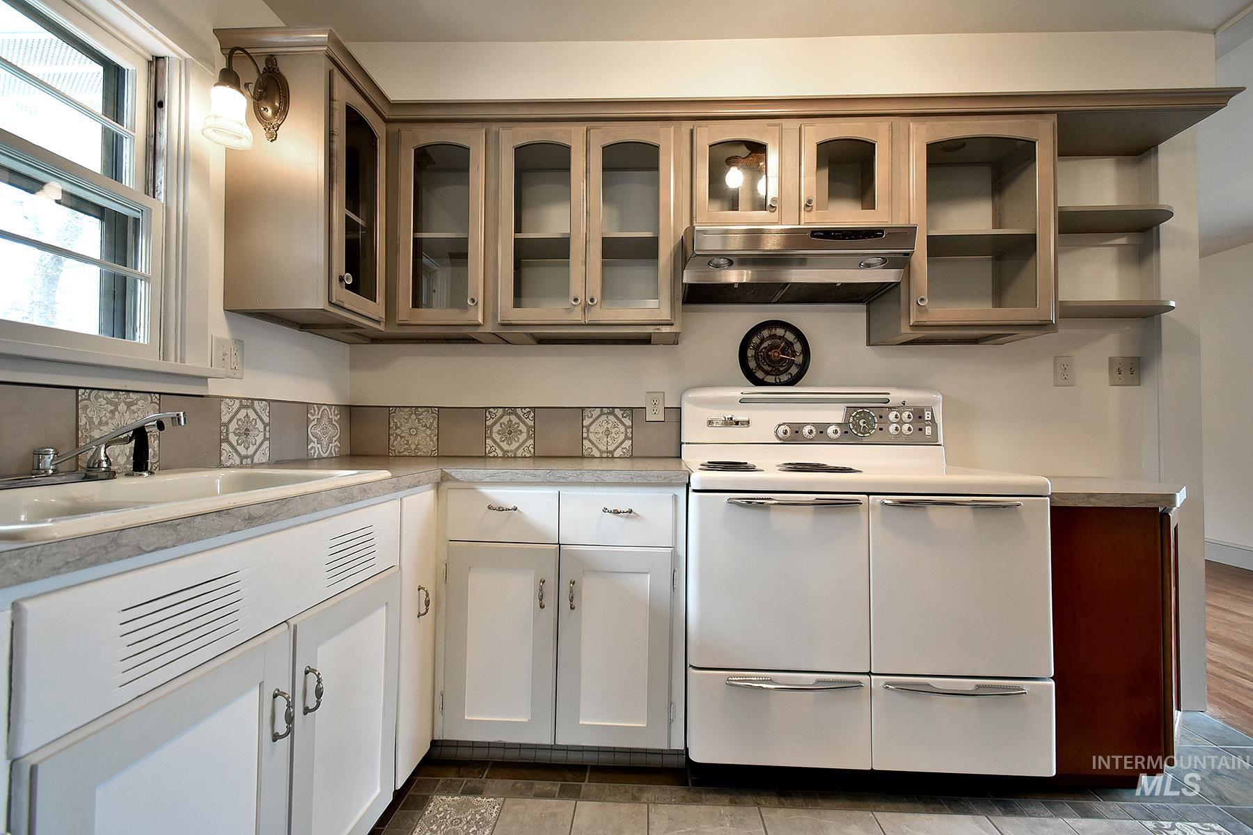 115 N Lincoln, Moscow, Idaho 83843, 3 Bedrooms, 1 Bathroom, Residential For Sale, Price $499,000,MLS 98967842