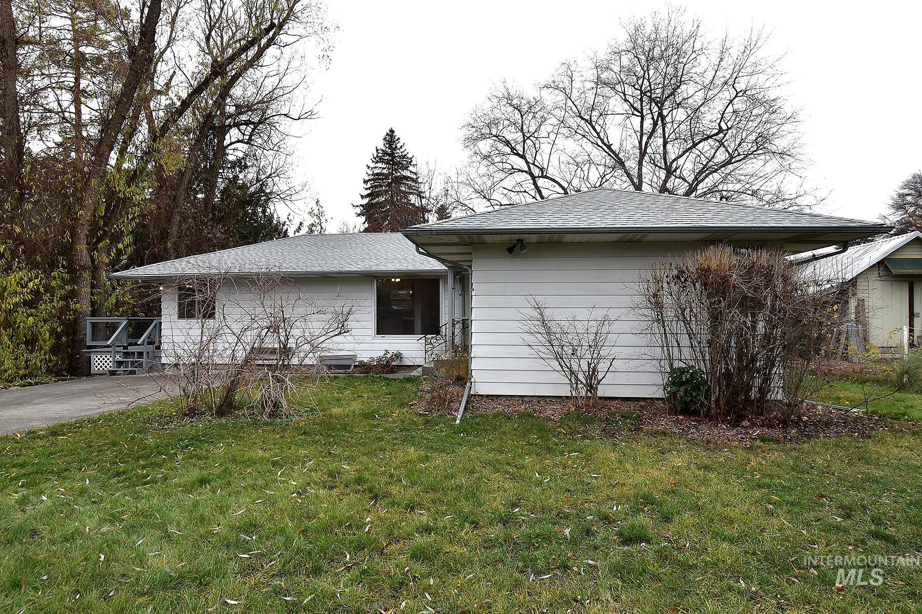 115 N Lincoln, Moscow, Idaho 83843, 3 Bedrooms, 1 Bathroom, Residential For Sale, Price $499,000,MLS 98967842