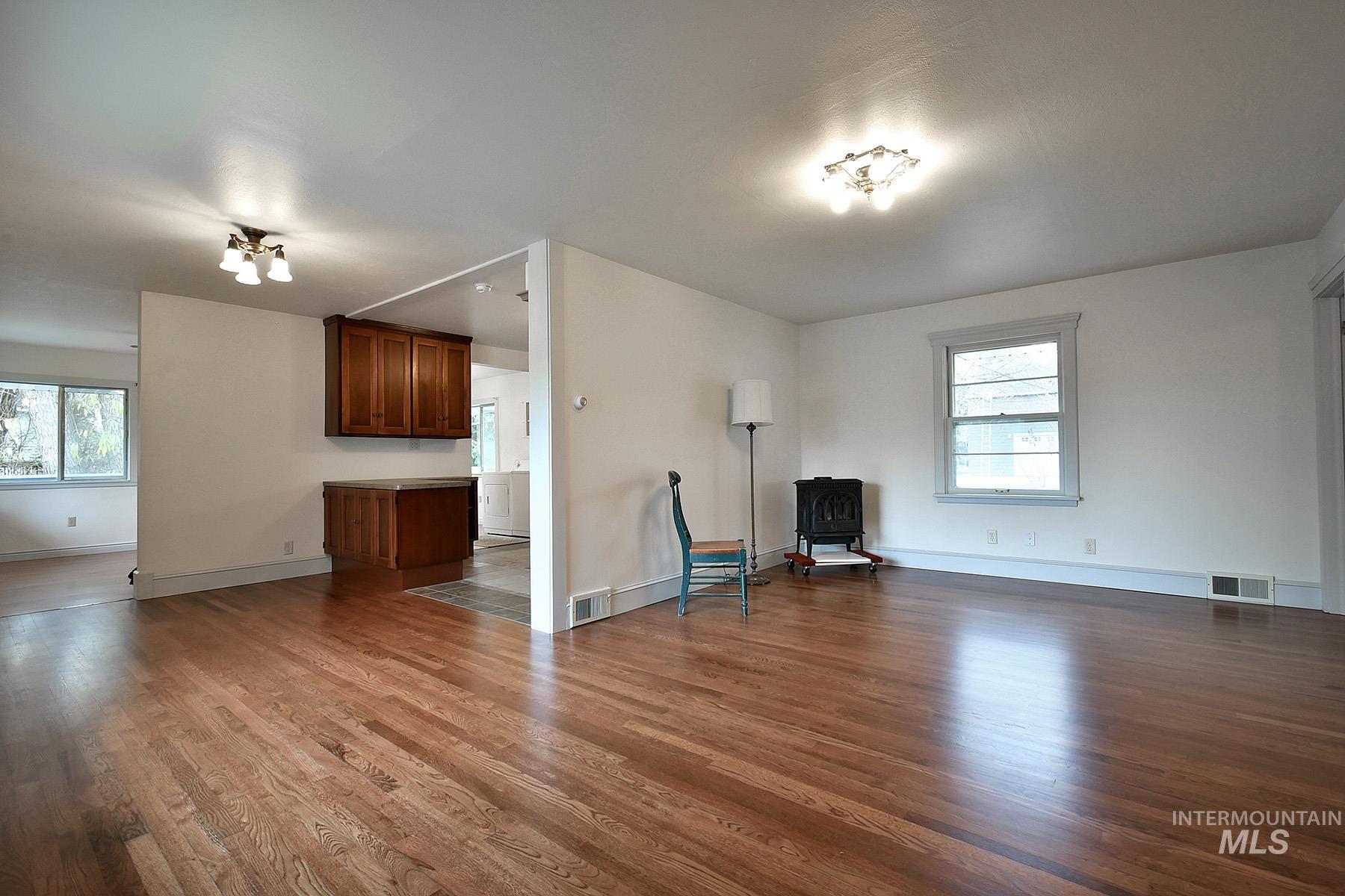 115 N Lincoln, Moscow, Idaho 83843, 3 Bedrooms, 1 Bathroom, Residential For Sale, Price $499,000,MLS 98967842