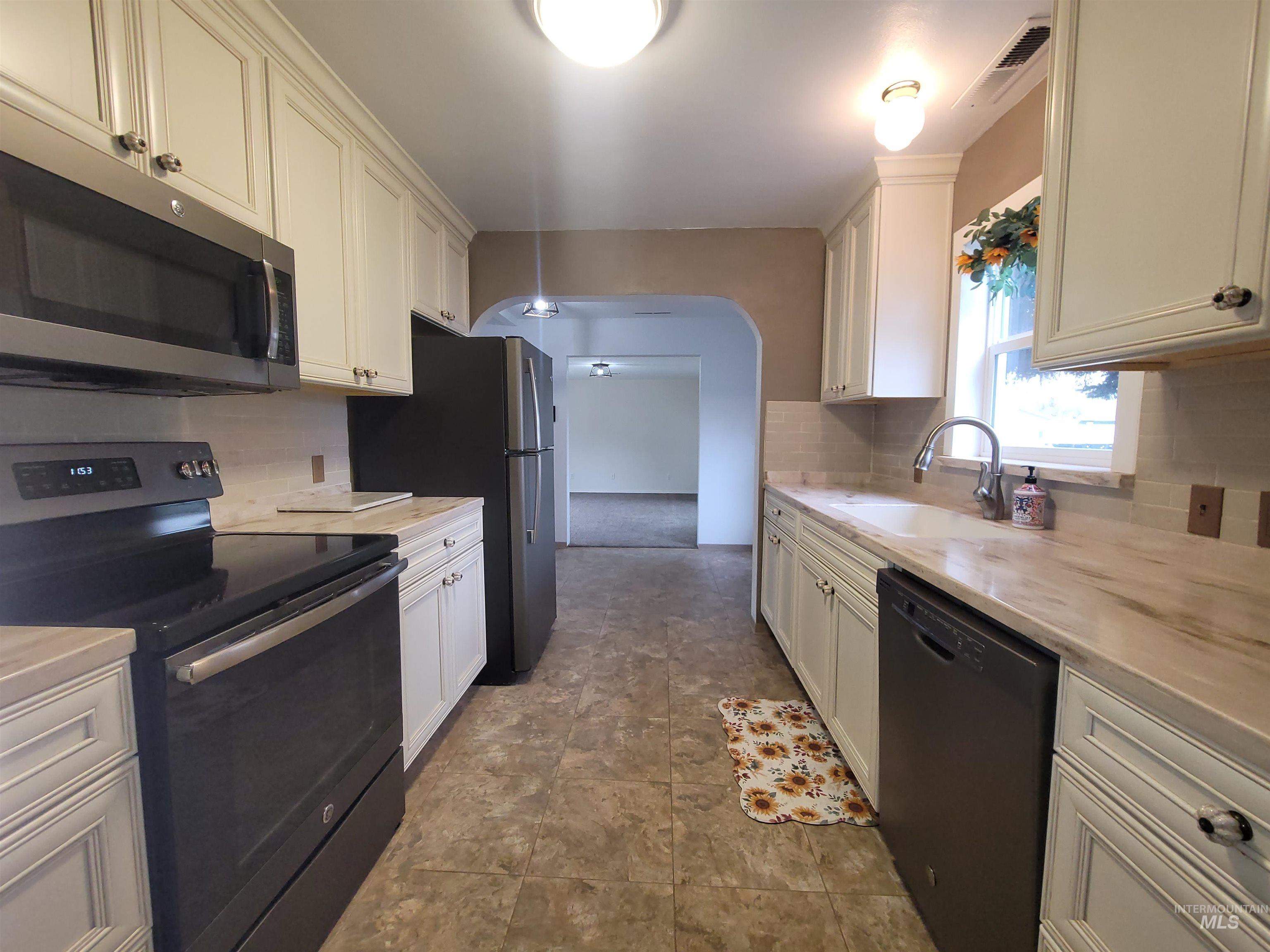 3719 16th St., Lewiston, Idaho 83501, 3 Bedrooms, 1 Bathroom, Residential For Sale, Price $395,000,MLS 98967847