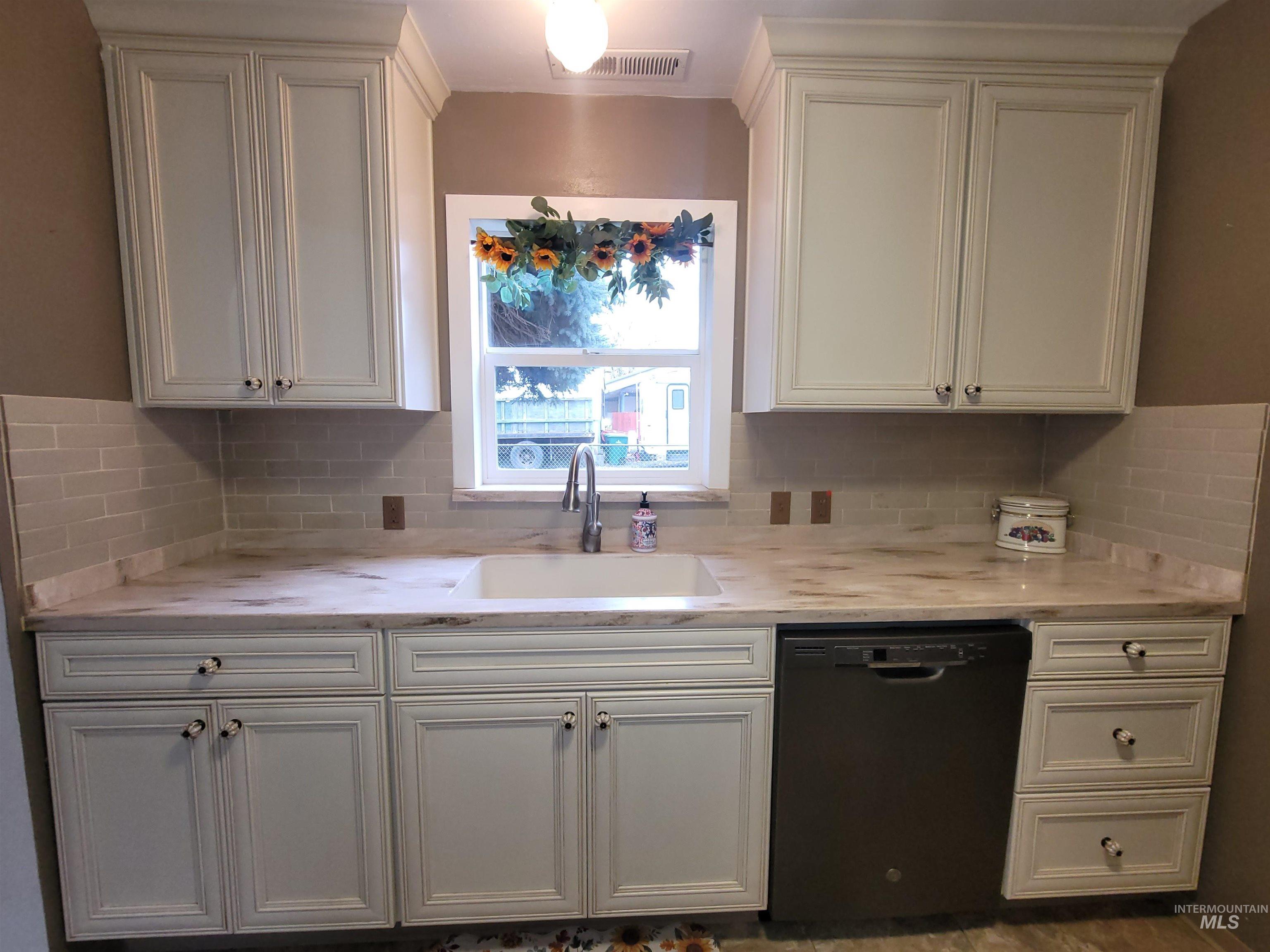 3719 16th St., Lewiston, Idaho 83501, 3 Bedrooms, 1 Bathroom, Residential For Sale, Price $395,000,MLS 98967847