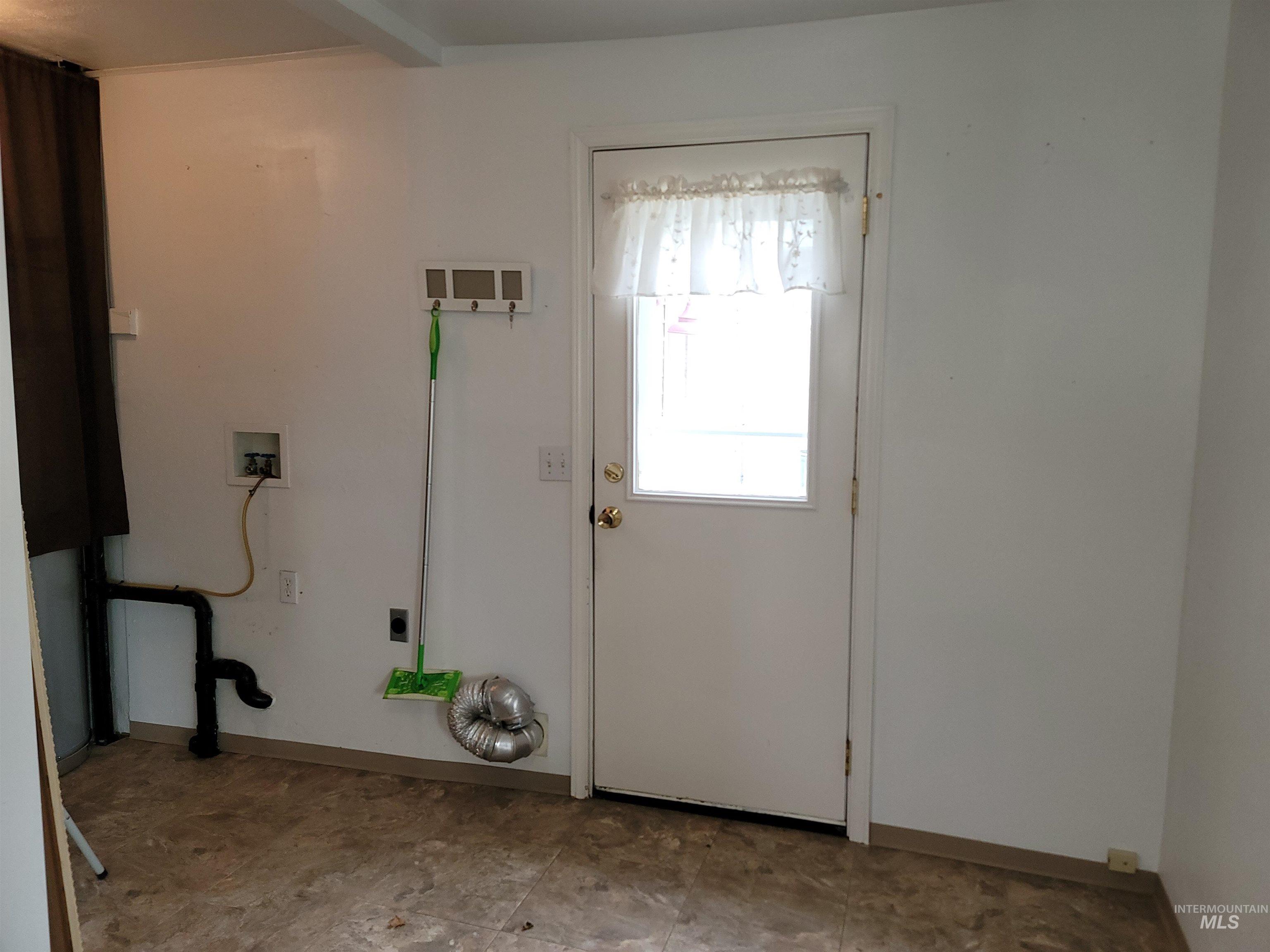 3719 16th St., Lewiston, Idaho 83501, 3 Bedrooms, 1 Bathroom, Residential For Sale, Price $395,000,MLS 98967847