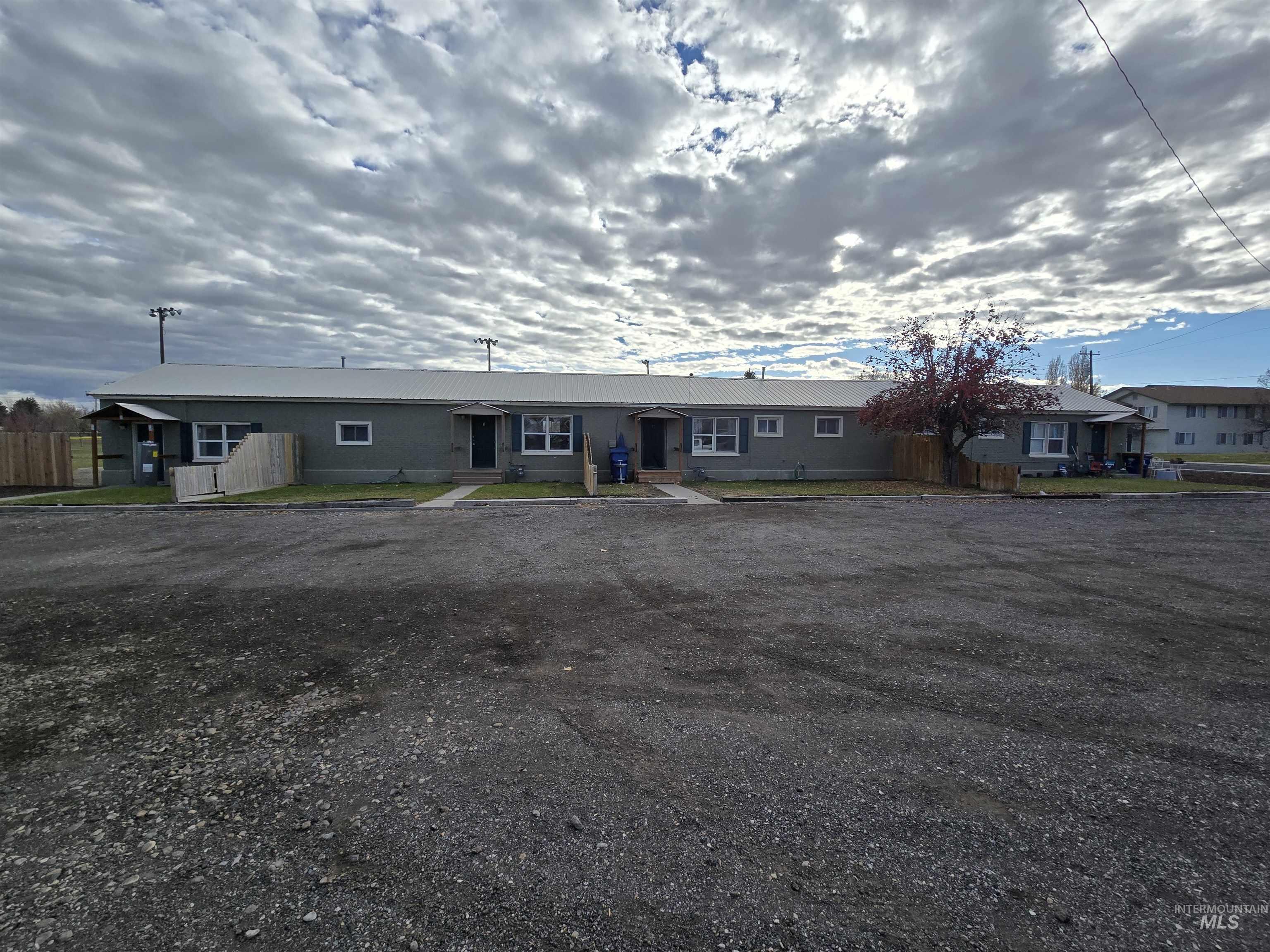 351 Lois St., Twin Falls, Idaho 83301, 2 Bedrooms, 1 Bathroom, Residential Income For Sale, Price $525,000,MLS 98967859