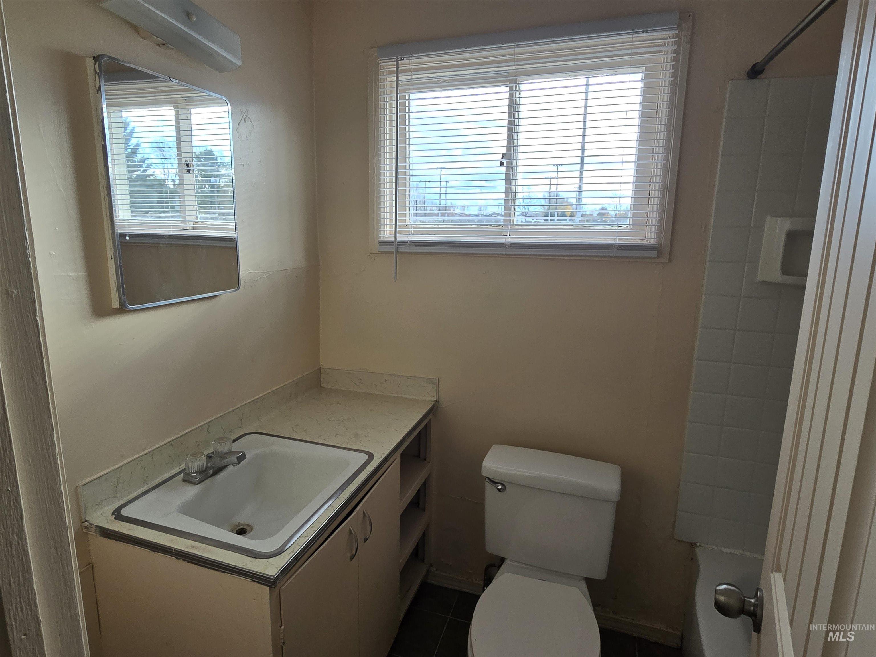 351 Lois St., Twin Falls, Idaho 83301, 2 Bedrooms, 1 Bathroom, Residential Income For Sale, Price $525,000,MLS 98967859