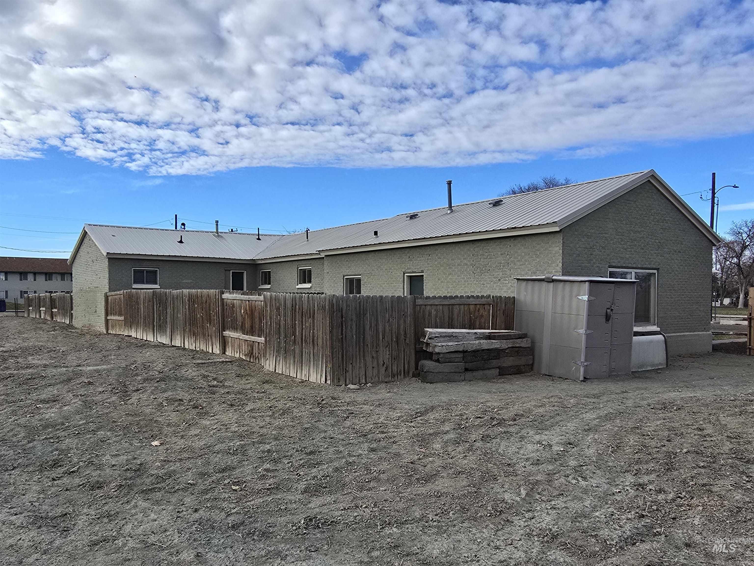 351 Lois St., Twin Falls, Idaho 83301, 2 Bedrooms, 1 Bathroom, Residential Income For Sale, Price $525,000,MLS 98967859
