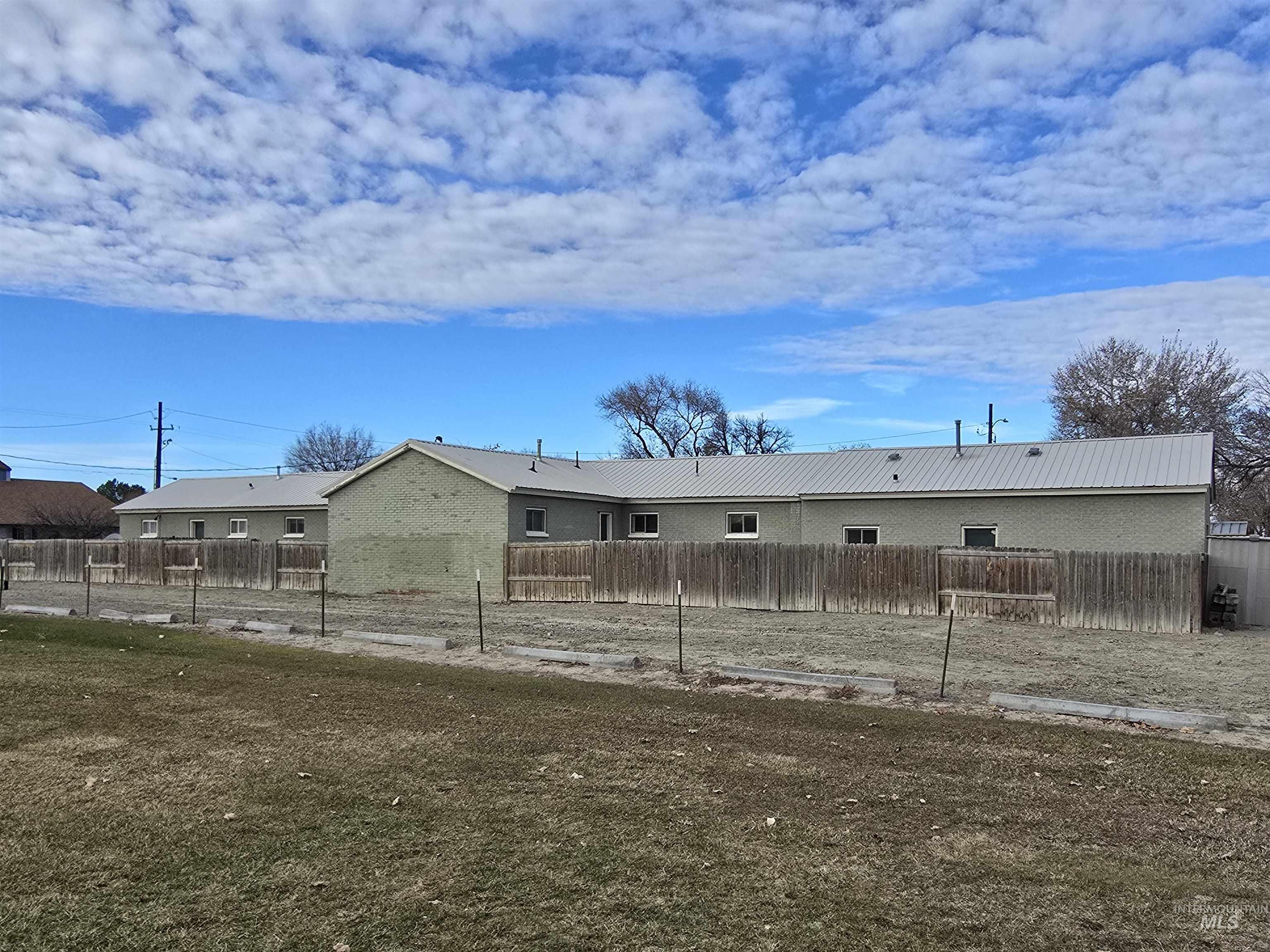 351 Lois St., Twin Falls, Idaho 83301, 2 Bedrooms, 1 Bathroom, Residential Income For Sale, Price $525,000,MLS 98967859