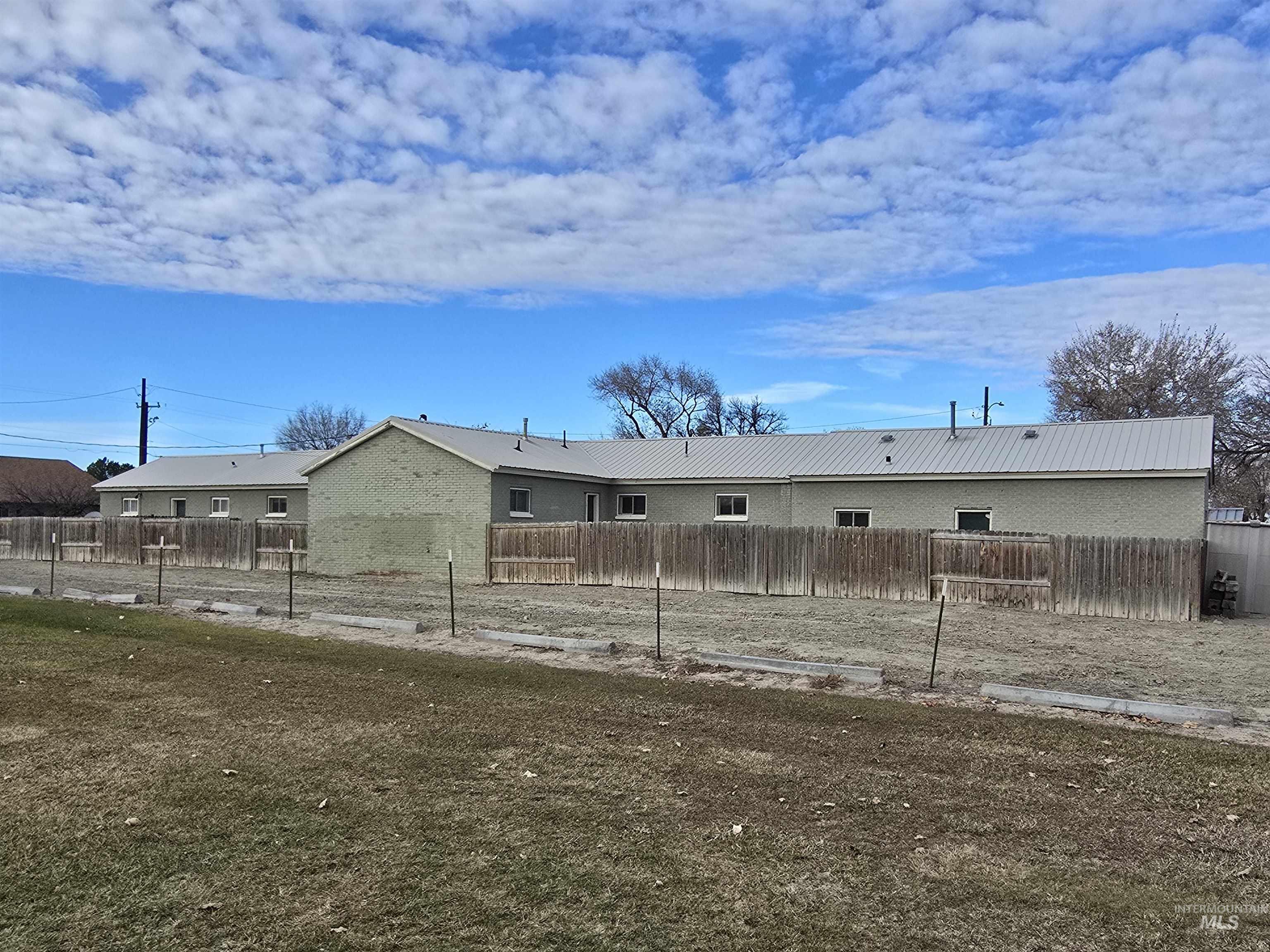 351 Lois St., Twin Falls, Idaho 83301, 2 Bedrooms, 1 Bathroom, Residential Income For Sale, Price $525,000,MLS 98967859