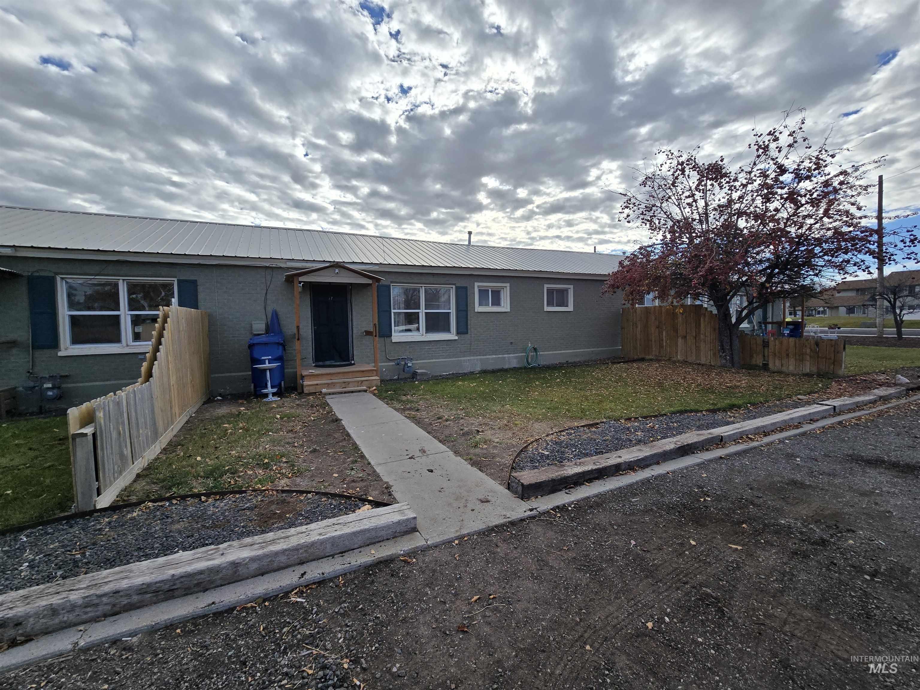 351 Lois St., Twin Falls, Idaho 83301, 2 Bedrooms, 1 Bathroom, Residential Income For Sale, Price $525,000,MLS 98967859