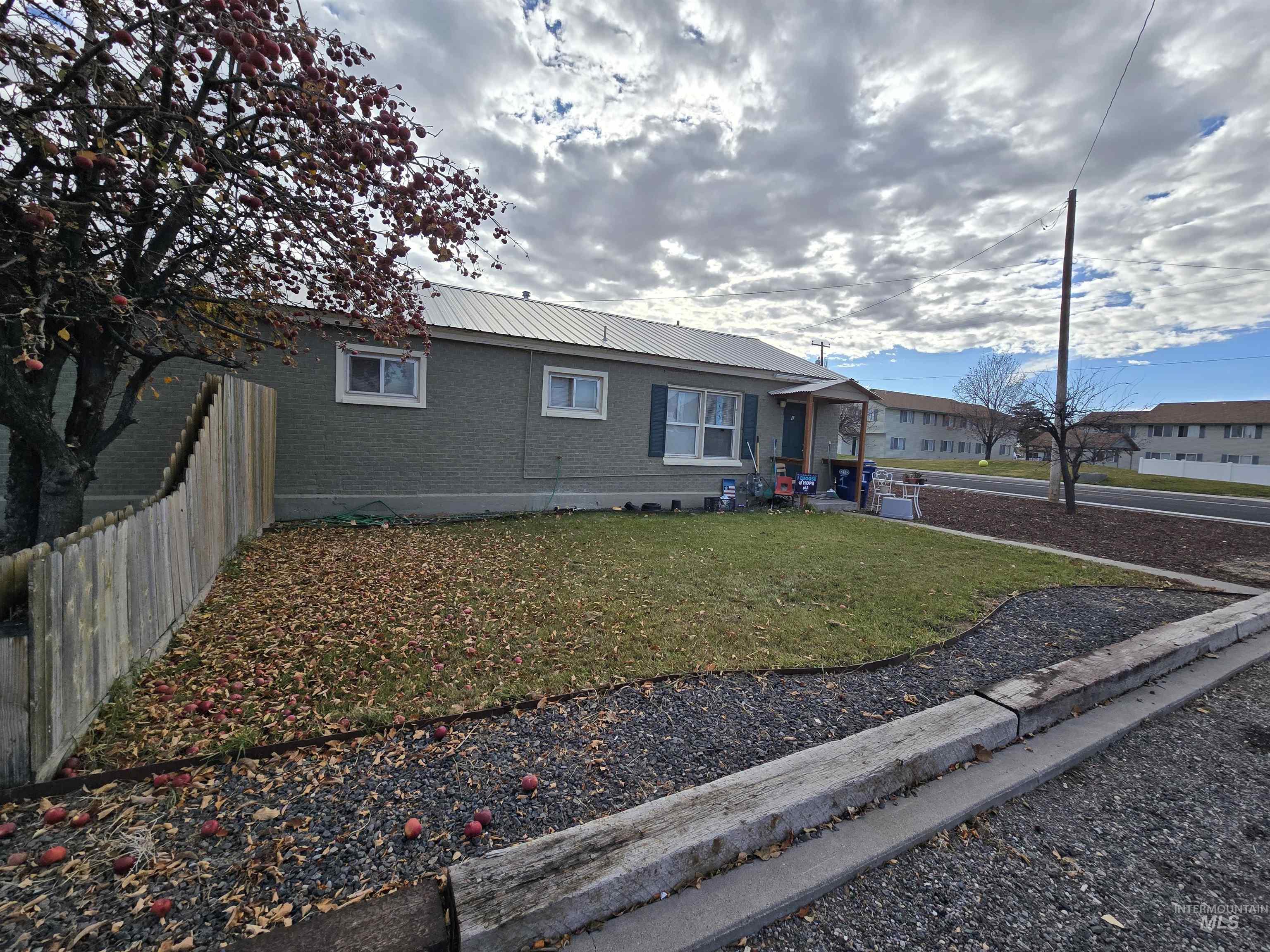 351 Lois St., Twin Falls, Idaho 83301, 2 Bedrooms, 1 Bathroom, Residential Income For Sale, Price $525,000,MLS 98967859