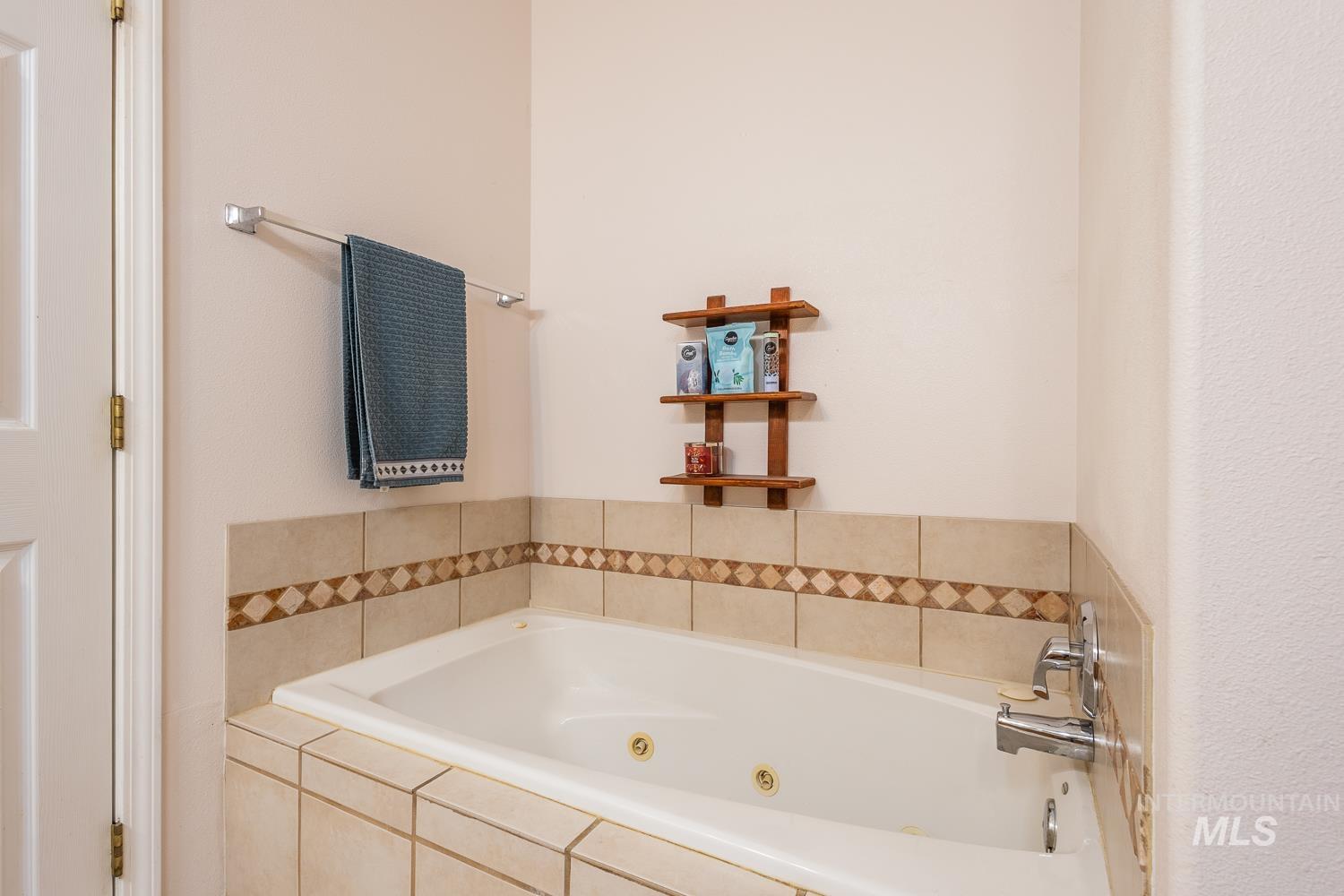 42 S Hiatt Cir, Idaho City, Idaho 83631, 3 Bedrooms, 2.5 Bathrooms, Residential For Sale, Price $419,900,MLS 98967869