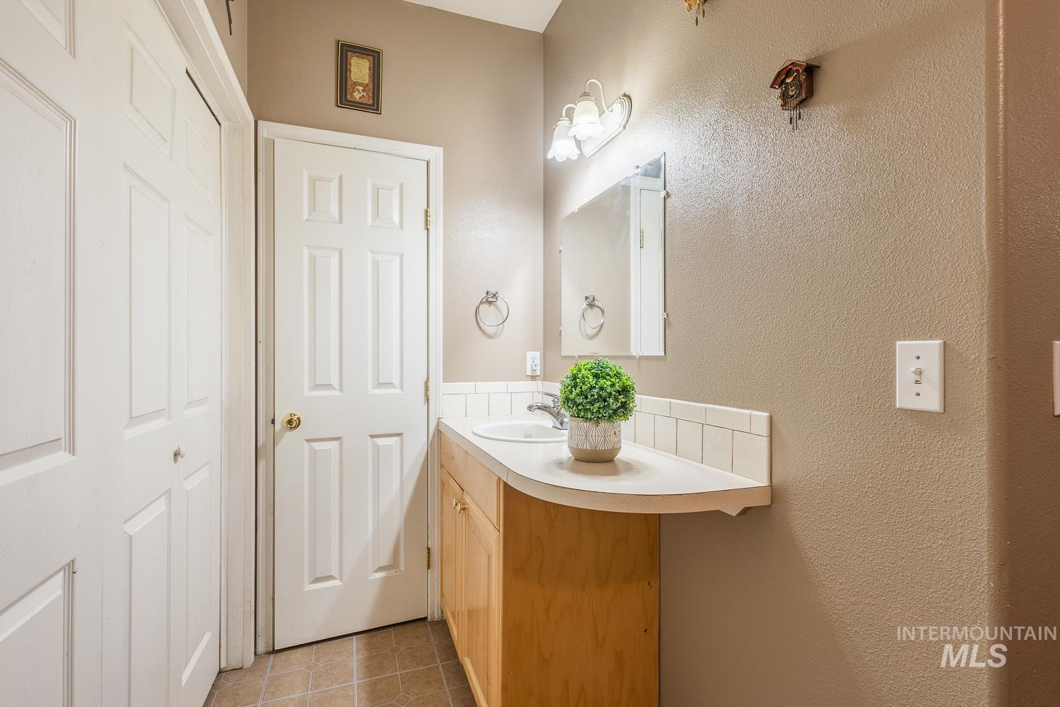 42 S Hiatt Cir, Idaho City, Idaho 83631, 3 Bedrooms, 2.5 Bathrooms, Residential For Sale, Price $419,900,MLS 98967869