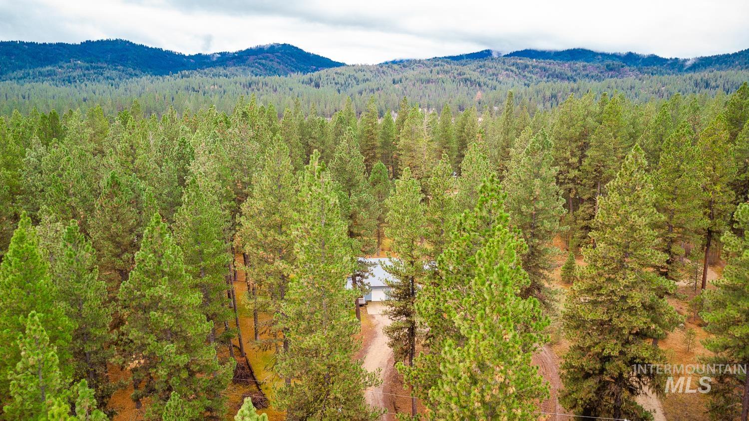 42 S Hiatt Cir, Idaho City, Idaho 83631, 3 Bedrooms, 2.5 Bathrooms, Residential For Sale, Price $419,900,MLS 98967869