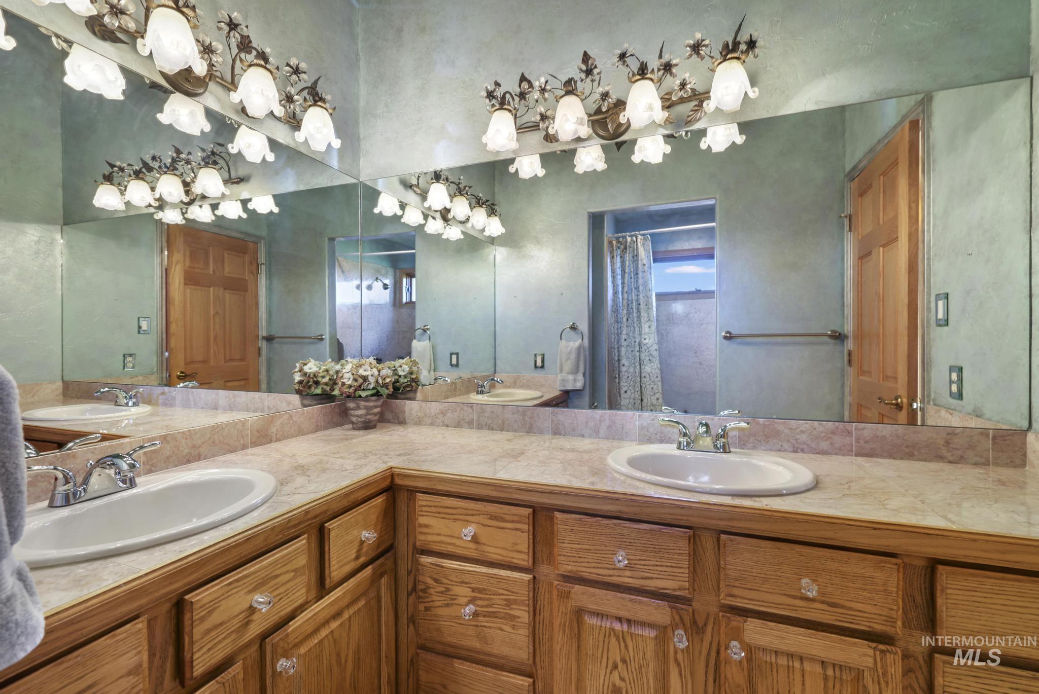 2224 E 4400 N, Filer, Idaho 83328, 4 Bedrooms, 3.5 Bathrooms, Residential For Sale, Price $1,400,000, 98967876