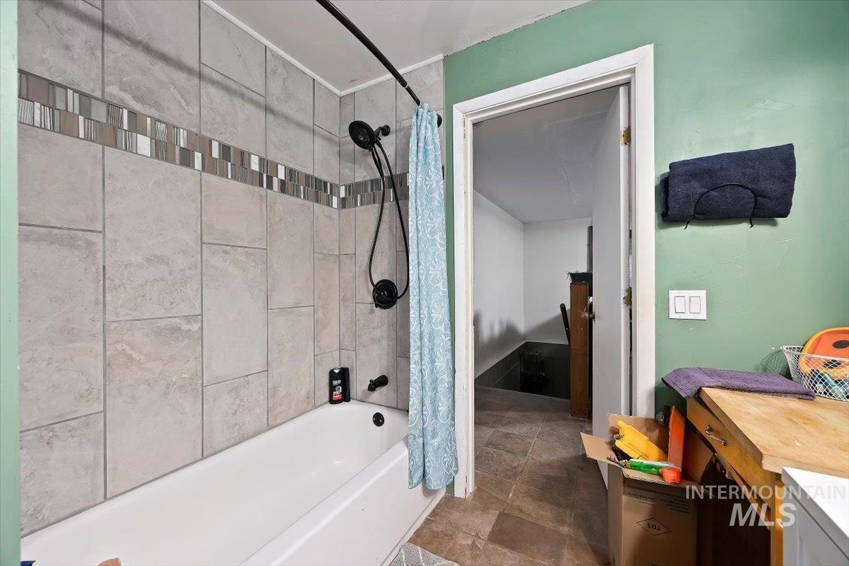 518 S Edith, Shoshone, Idaho 83352, 3 Bedrooms, 2 Bathrooms, Residential For Sale, Price $309,900,MLS 98967882