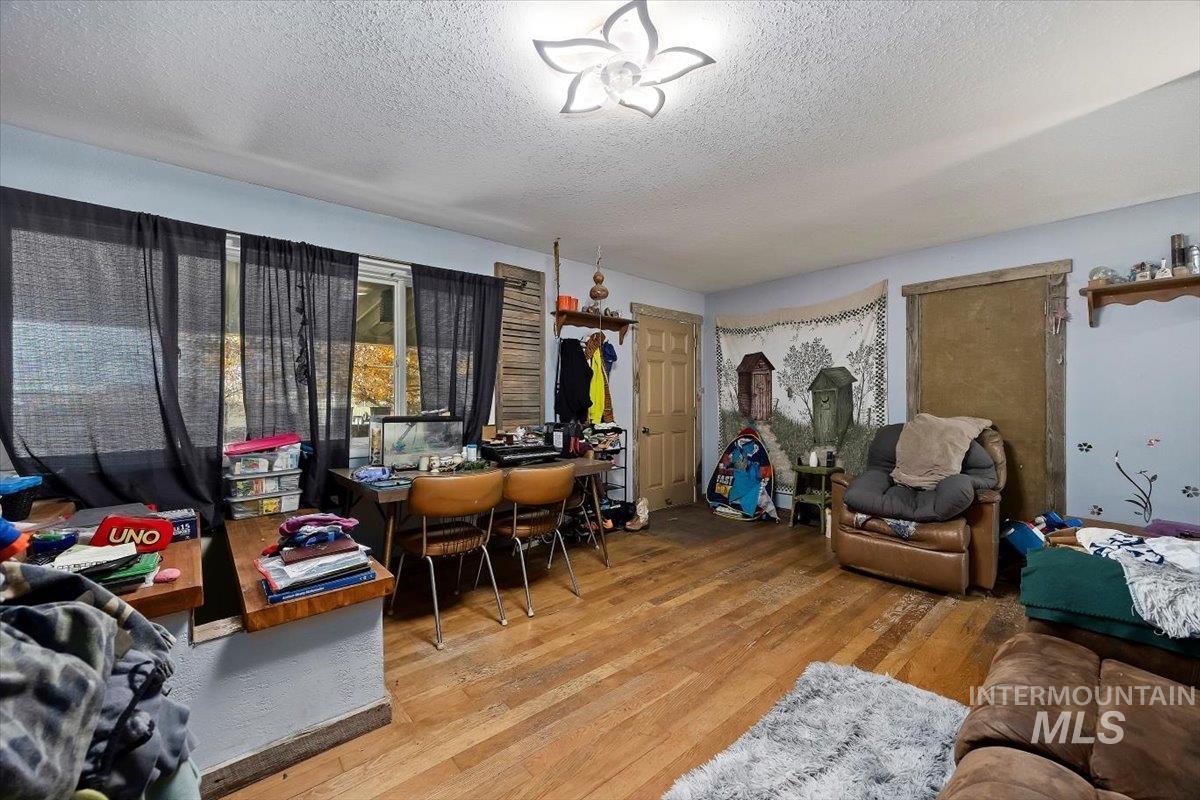 518 S Edith, Shoshone, Idaho 83352, 3 Bedrooms, 2 Bathrooms, Residential For Sale, Price $309,900,MLS 98967882