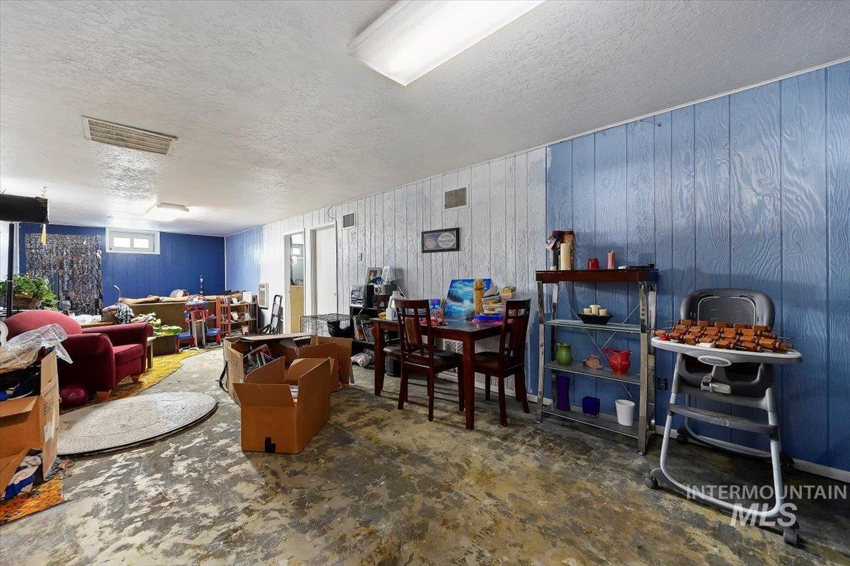 518 S Edith, Shoshone, Idaho 83352, 3 Bedrooms, 2 Bathrooms, Residential For Sale, Price $309,900,MLS 98967882