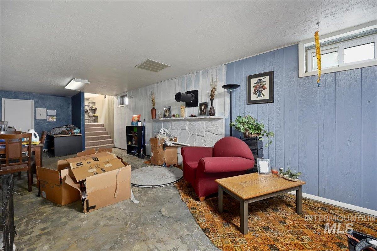 518 S Edith, Shoshone, Idaho 83352, 3 Bedrooms, 2 Bathrooms, Residential For Sale, Price $309,900,MLS 98967882