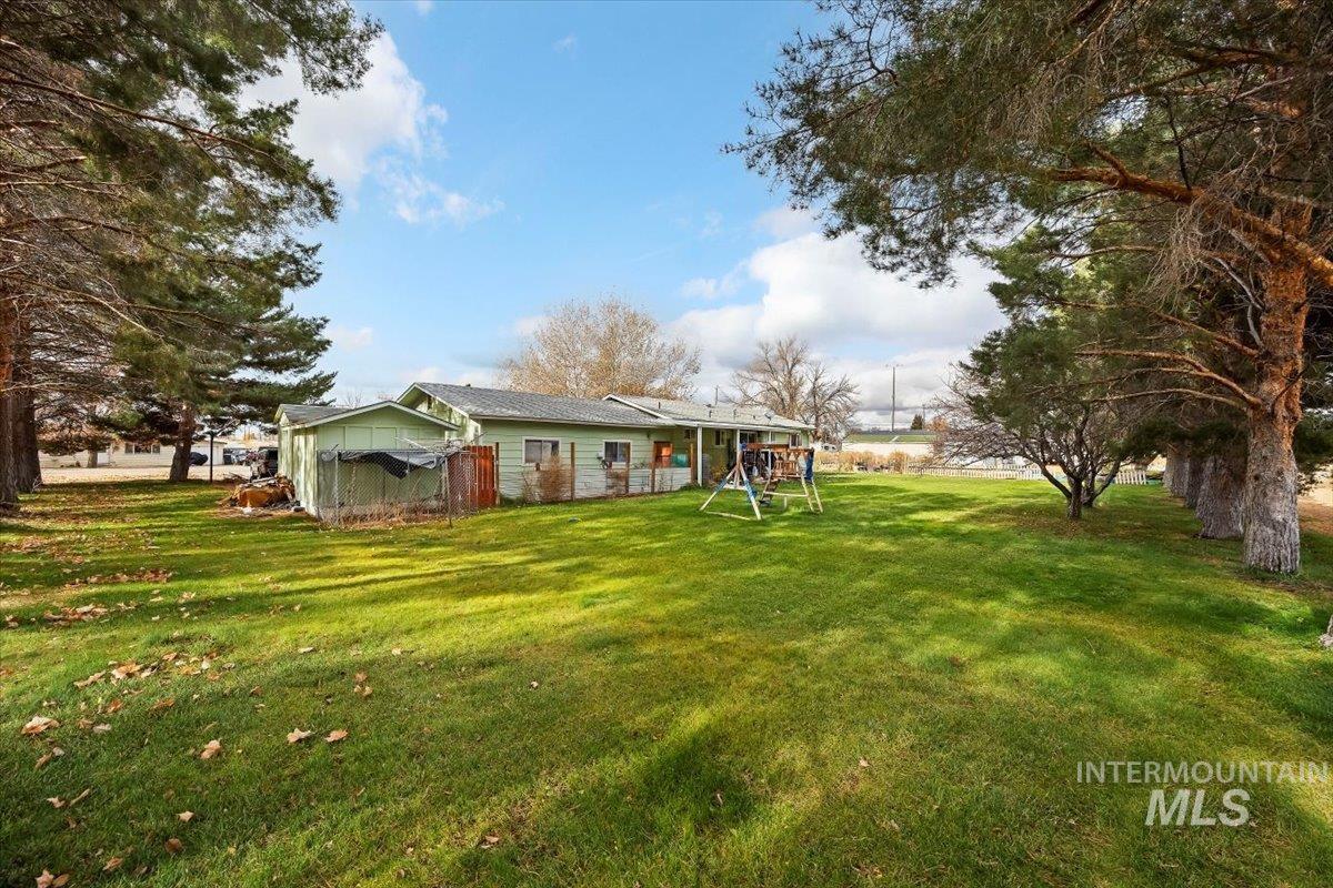518 S Edith, Shoshone, Idaho 83352, 3 Bedrooms, 2 Bathrooms, Residential For Sale, Price $309,900,MLS 98967882
