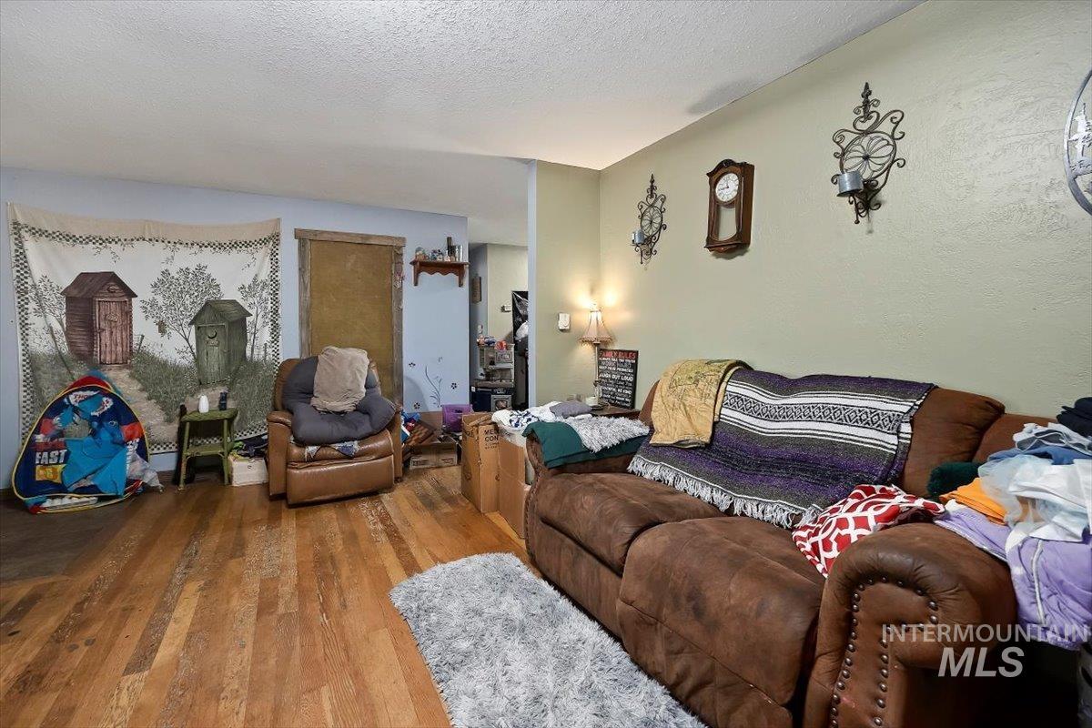 518 S Edith, Shoshone, Idaho 83352, 3 Bedrooms, 2 Bathrooms, Residential For Sale, Price $309,900,MLS 98967882