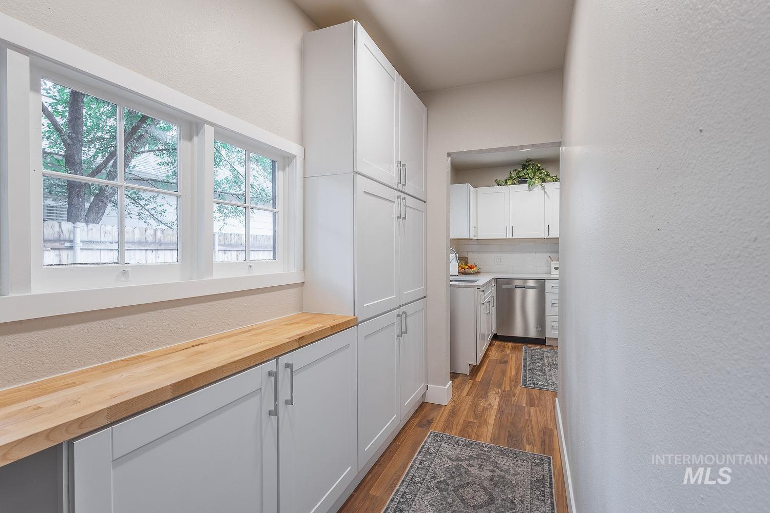 2104 S Owyhee, Boise, Idaho 83705, 3 Bedrooms, 2 Bathrooms, Residential For Sale, Price $424,000,MLS 98967887