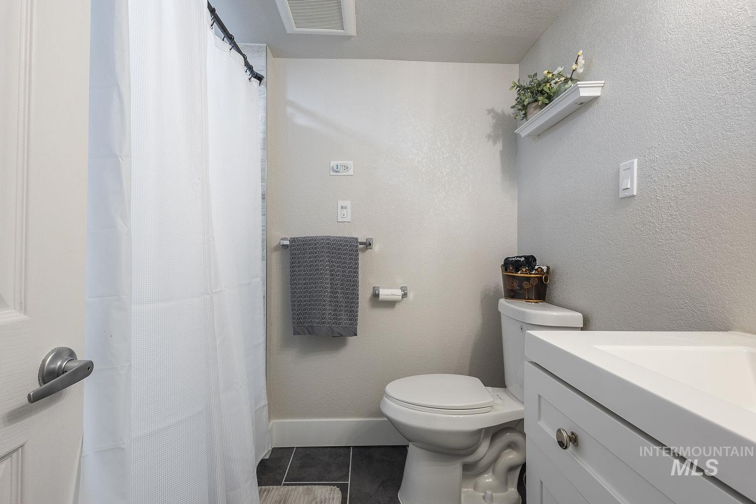 2104 S Owyhee, Boise, Idaho 83705, 3 Bedrooms, 2 Bathrooms, Residential For Sale, Price $424,000,MLS 98967887