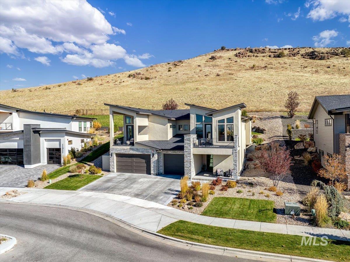 1544 S Trent Point Way, Boise, Idaho 83712, 3 Bedrooms, 2.5 Bathrooms, Residential For Sale, Price $1,399,000,MLS 98967894