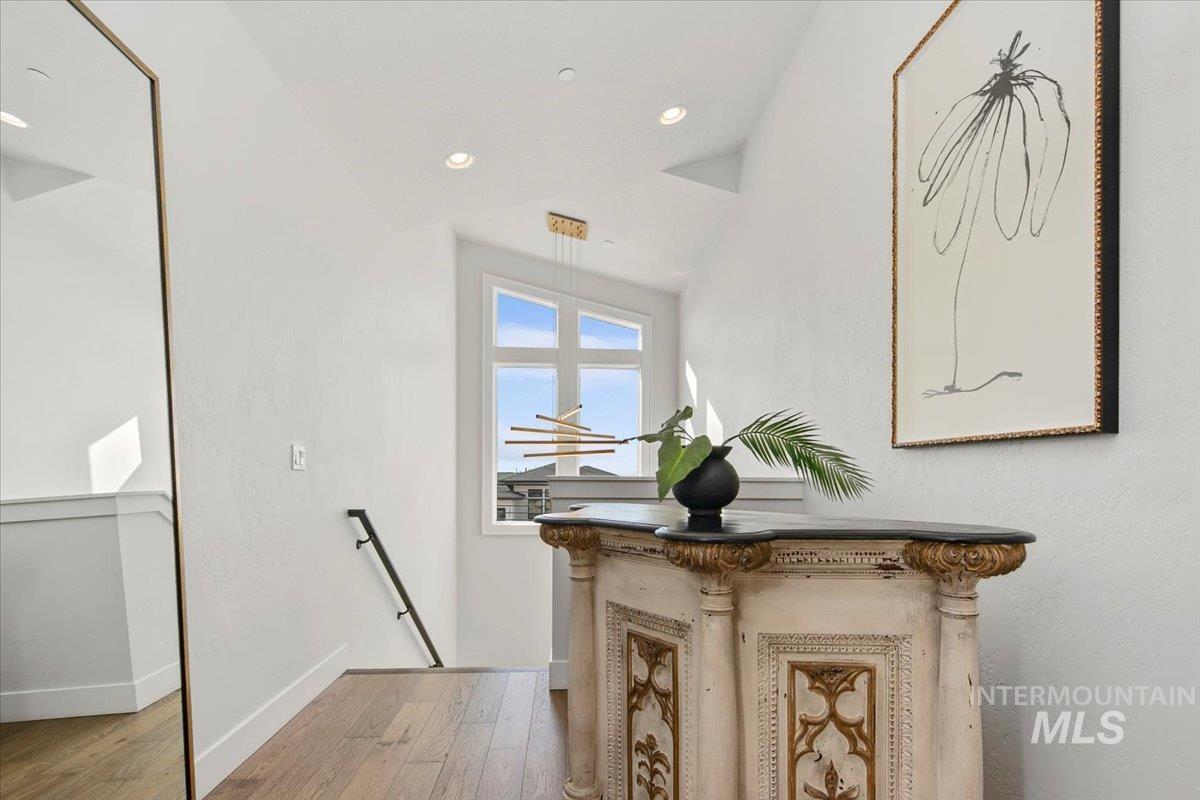 1544 S Trent Point Way, Boise, Idaho 83712, 3 Bedrooms, 2.5 Bathrooms, Residential For Sale, Price $1,399,000,MLS 98967894