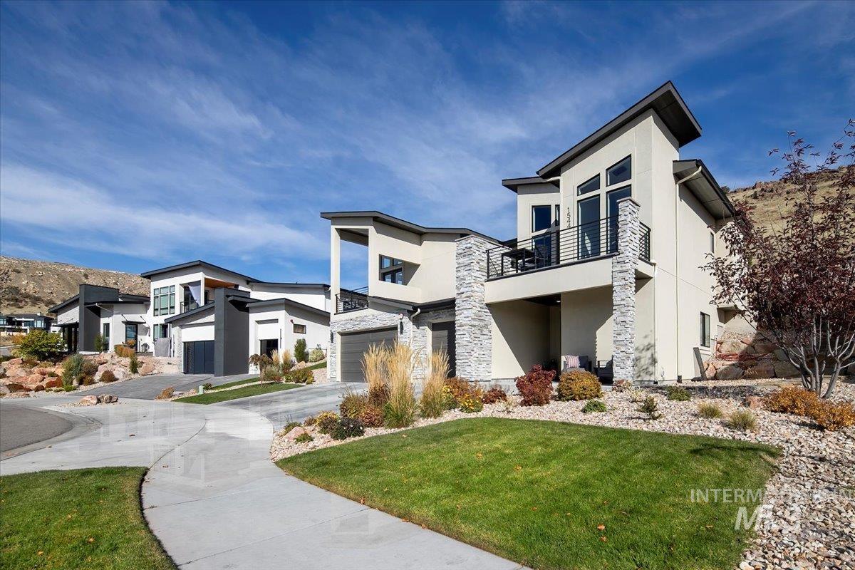 1544 S Trent Point Way, Boise, Idaho 83712, 3 Bedrooms, 2.5 Bathrooms, Residential For Sale, Price $1,399,000,MLS 98967894