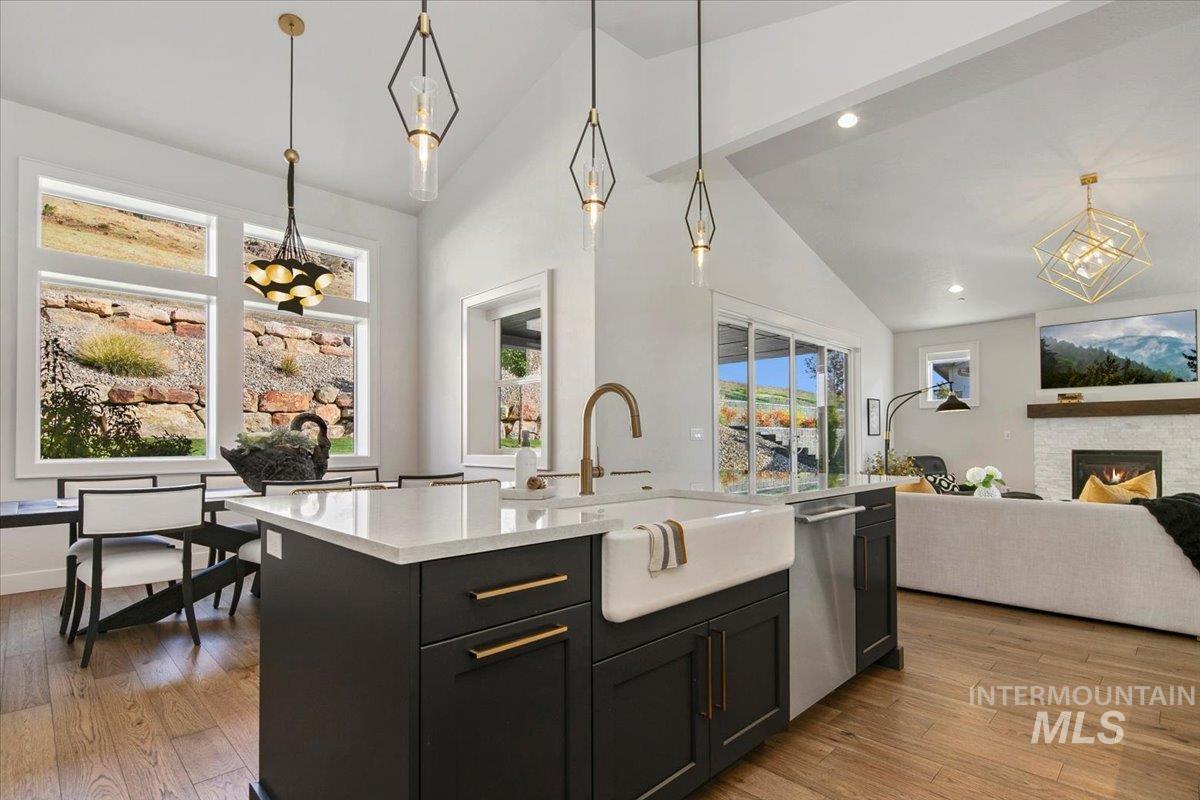 1544 S Trent Point Way, Boise, Idaho 83712, 3 Bedrooms, 2.5 Bathrooms, Residential For Sale, Price $1,399,000,MLS 98967894