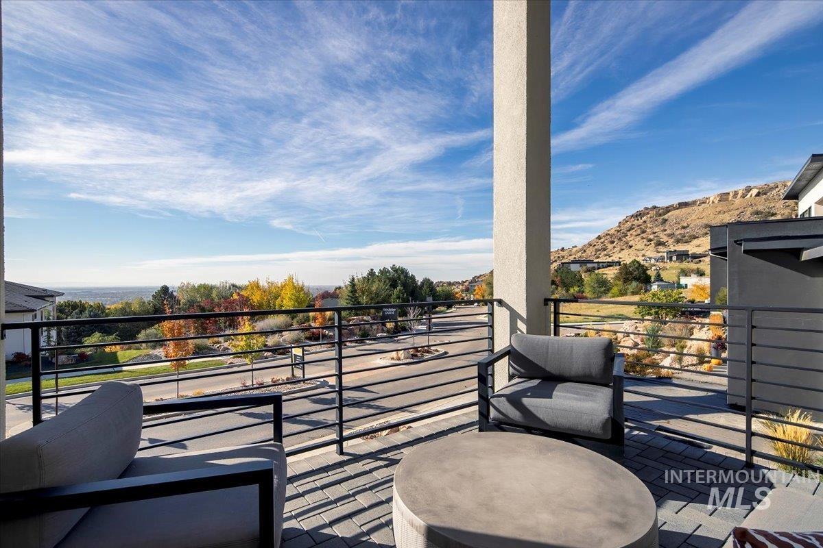 1544 S Trent Point Way, Boise, Idaho 83712, 3 Bedrooms, 2.5 Bathrooms, Residential For Sale, Price $1,399,000,MLS 98967894