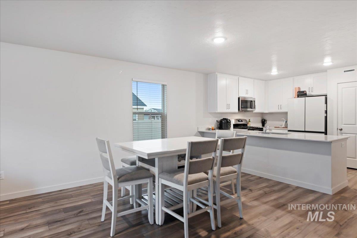 3264 E Mossy Rock Ct, Nampa, Idaho 83686, 3 Bedrooms, 2 Bathrooms, Residential For Sale, Price $379,998,MLS 98967903