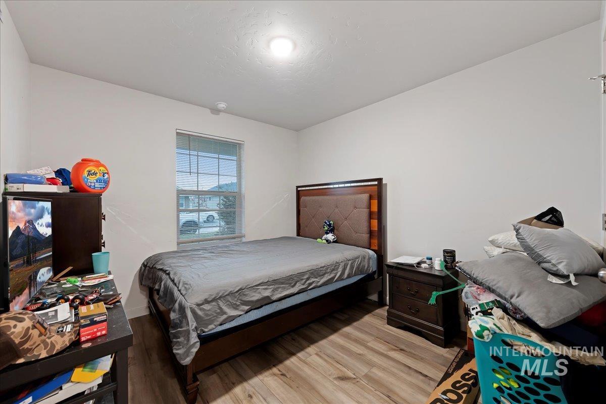 3264 E Mossy Rock Ct, Nampa, Idaho 83686, 3 Bedrooms, 2 Bathrooms, Residential For Sale, Price $379,998,MLS 98967903