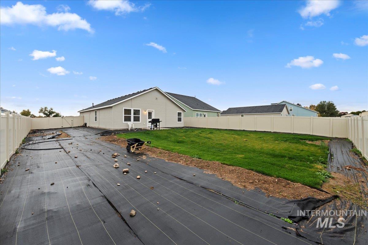 3264 E Mossy Rock Ct, Nampa, Idaho 83686, 3 Bedrooms, 2 Bathrooms, Residential For Sale, Price $379,998,MLS 98967903