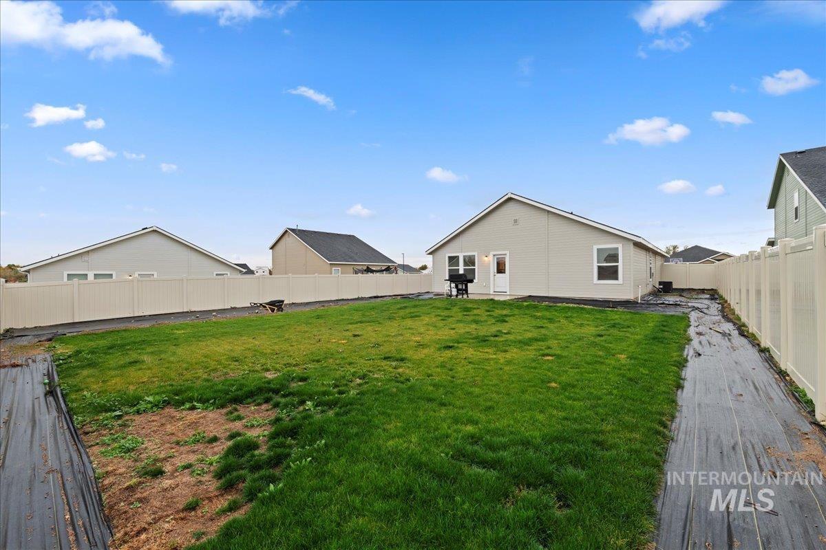 3264 E Mossy Rock Ct, Nampa, Idaho 83686, 3 Bedrooms, 2 Bathrooms, Residential For Sale, Price $379,998,MLS 98967903