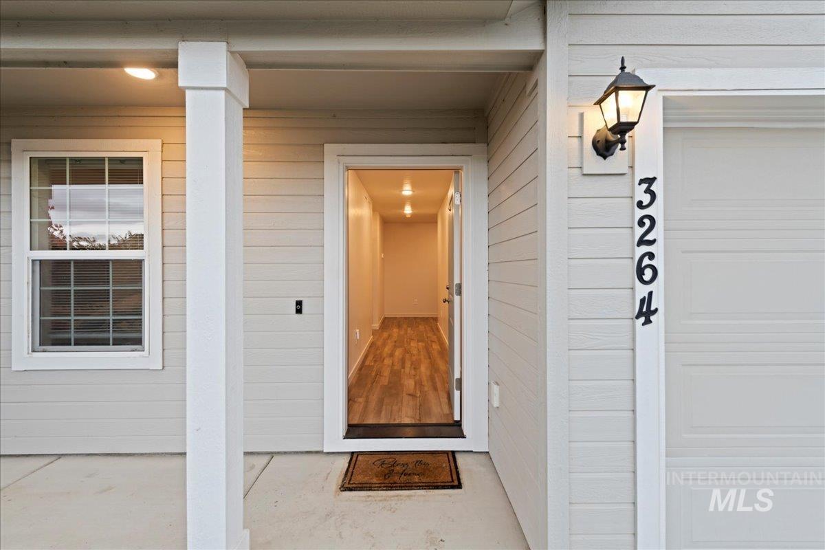 3264 E Mossy Rock Ct, Nampa, Idaho 83686, 3 Bedrooms, 2 Bathrooms, Residential For Sale, Price $379,998,MLS 98967903