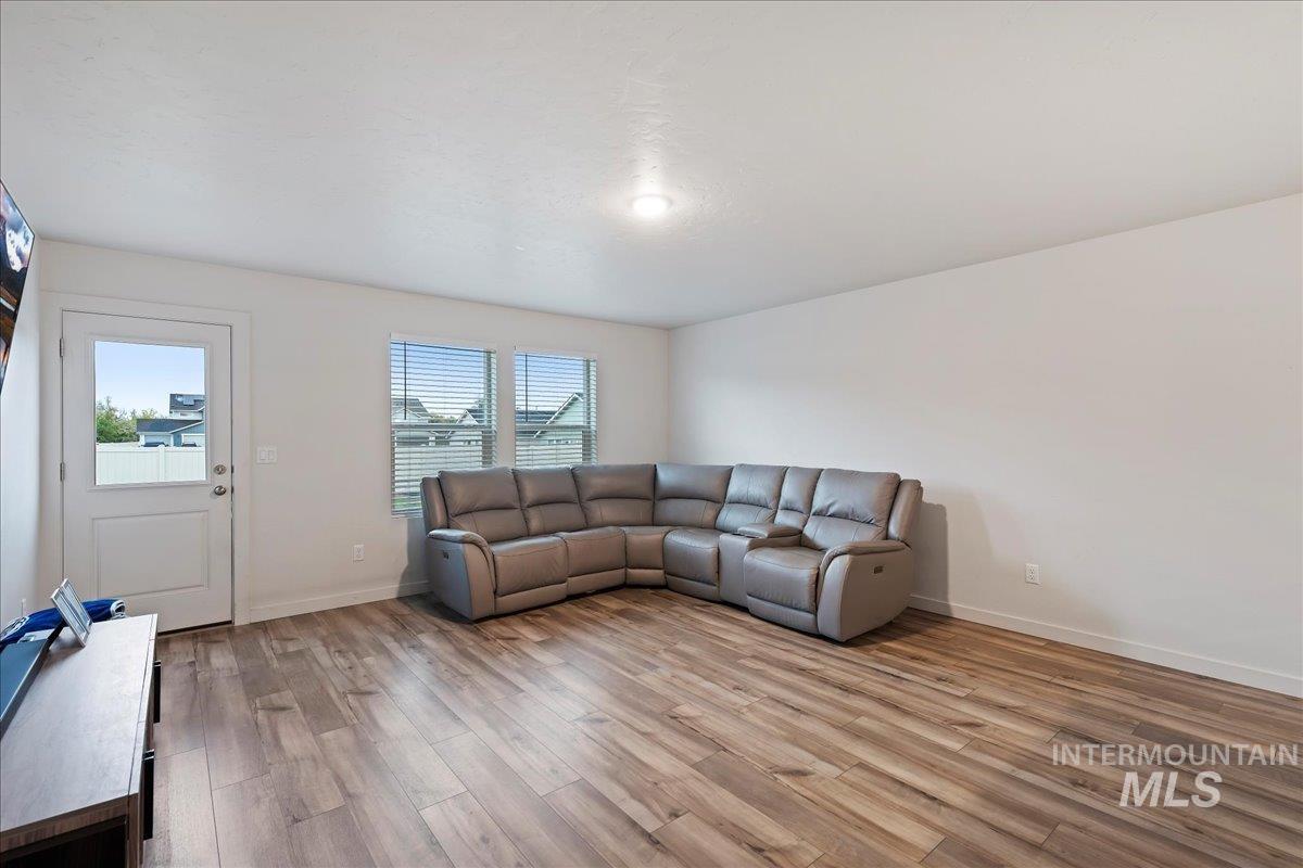 3264 E Mossy Rock Ct, Nampa, Idaho 83686, 3 Bedrooms, 2 Bathrooms, Residential For Sale, Price $379,998,MLS 98967903