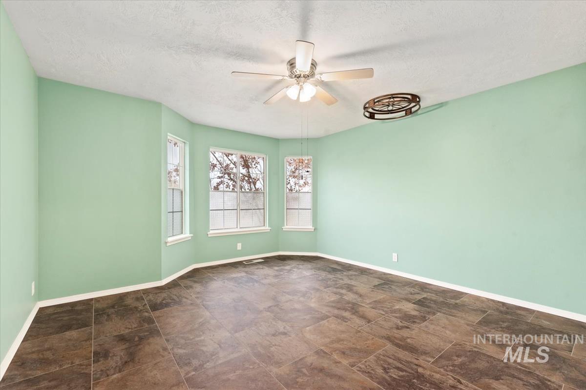 922 N Wakefield, Nampa, Idaho 83651, 3 Bedrooms, 2 Bathrooms, Residential For Sale, Price $335,000,MLS 98967904